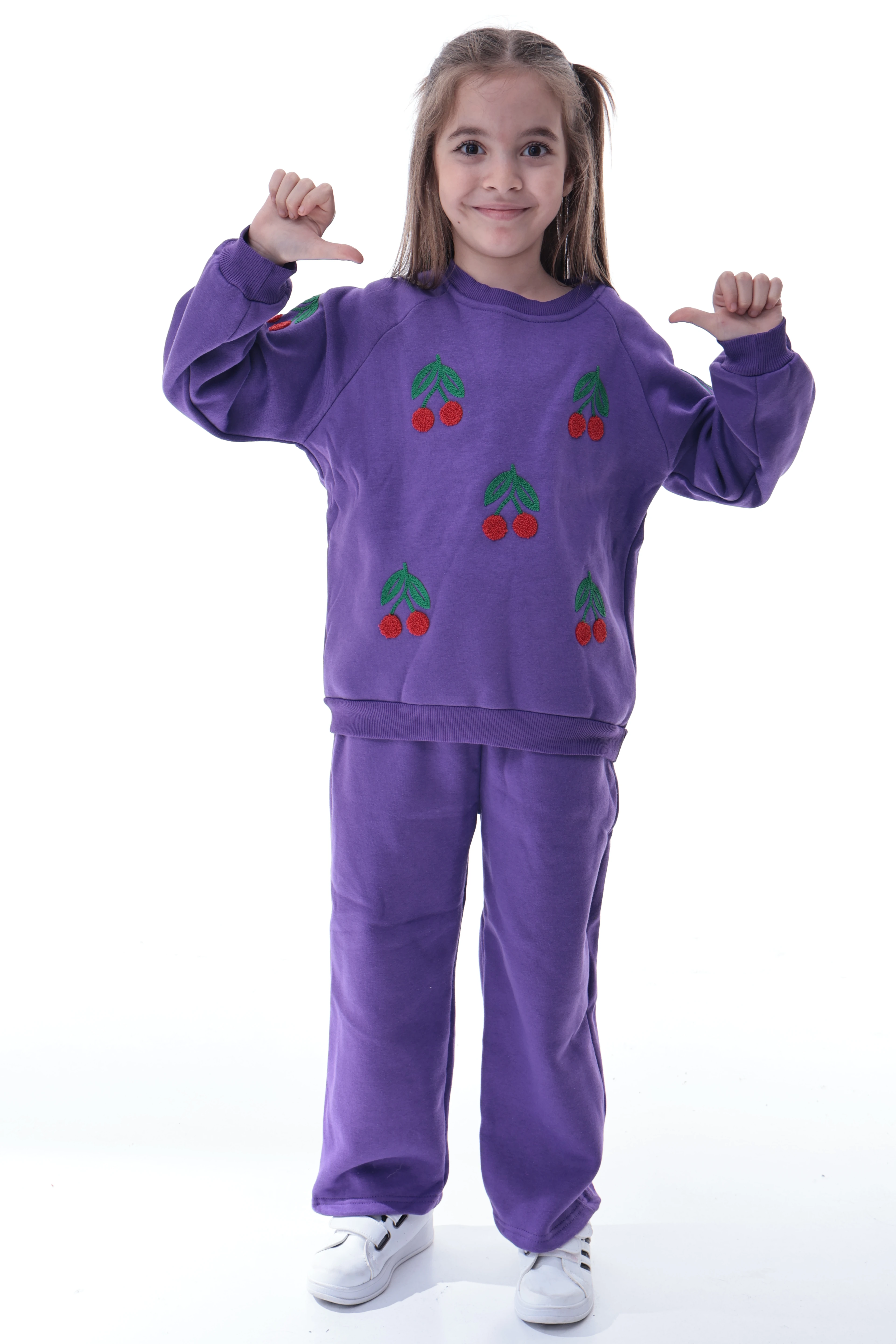 %100 Pamuk Kız Çocuk Eşofman Takımı – Kiraz Desenli, Yumuşak ve Nefes Alabilen Kumaş