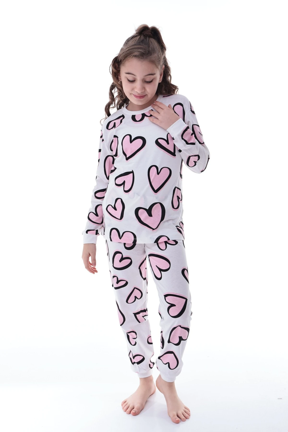 Kız Çocuk Kalpli Desenli Pamuklu Pijama Takımı – Rahat ve Tatlı Uyku Takımı