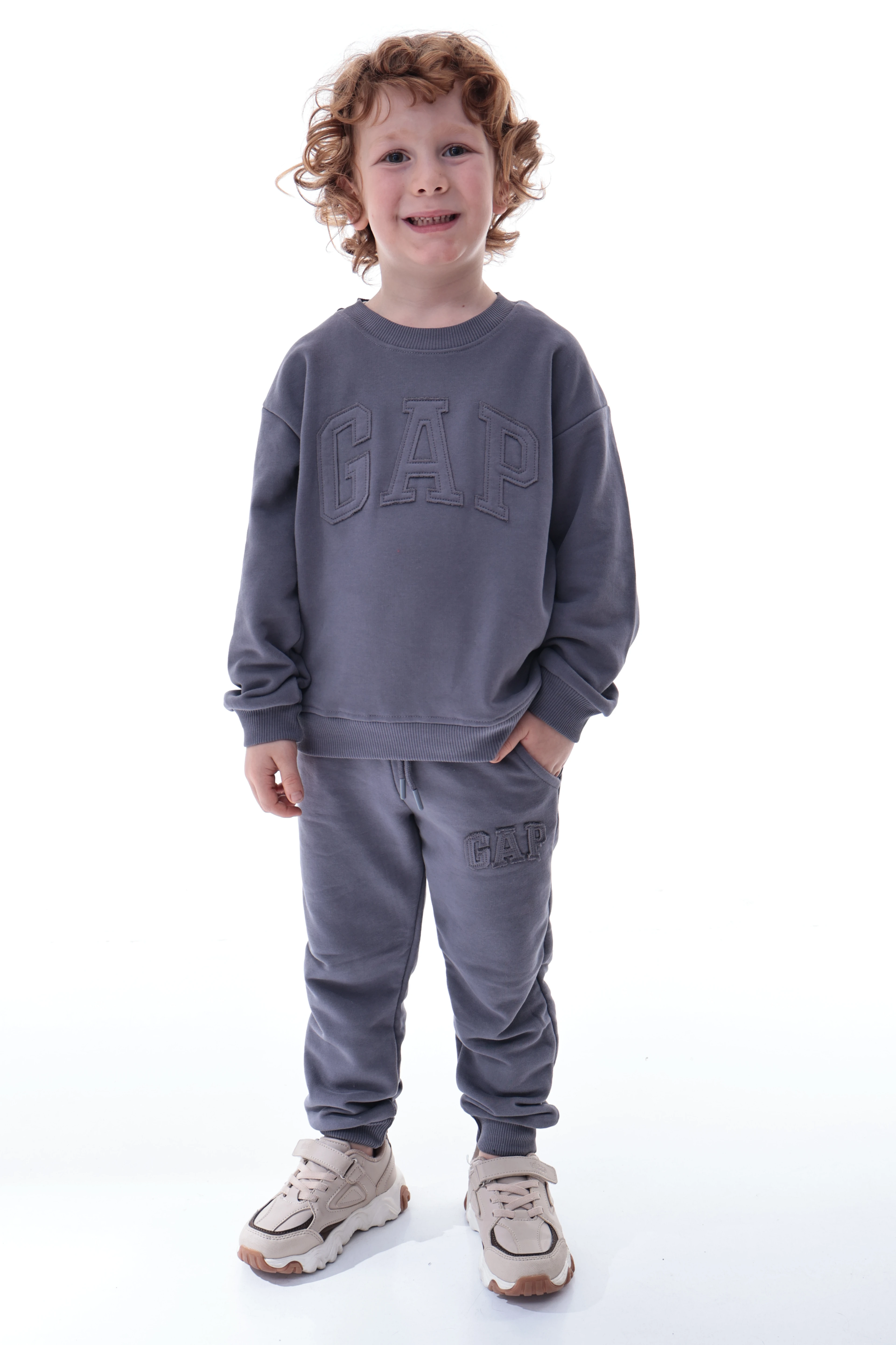 Erkek Çocuk Kabartma Yazılı Polar Eşofman Takımı – Rahat ve Yumuşak Kumaş