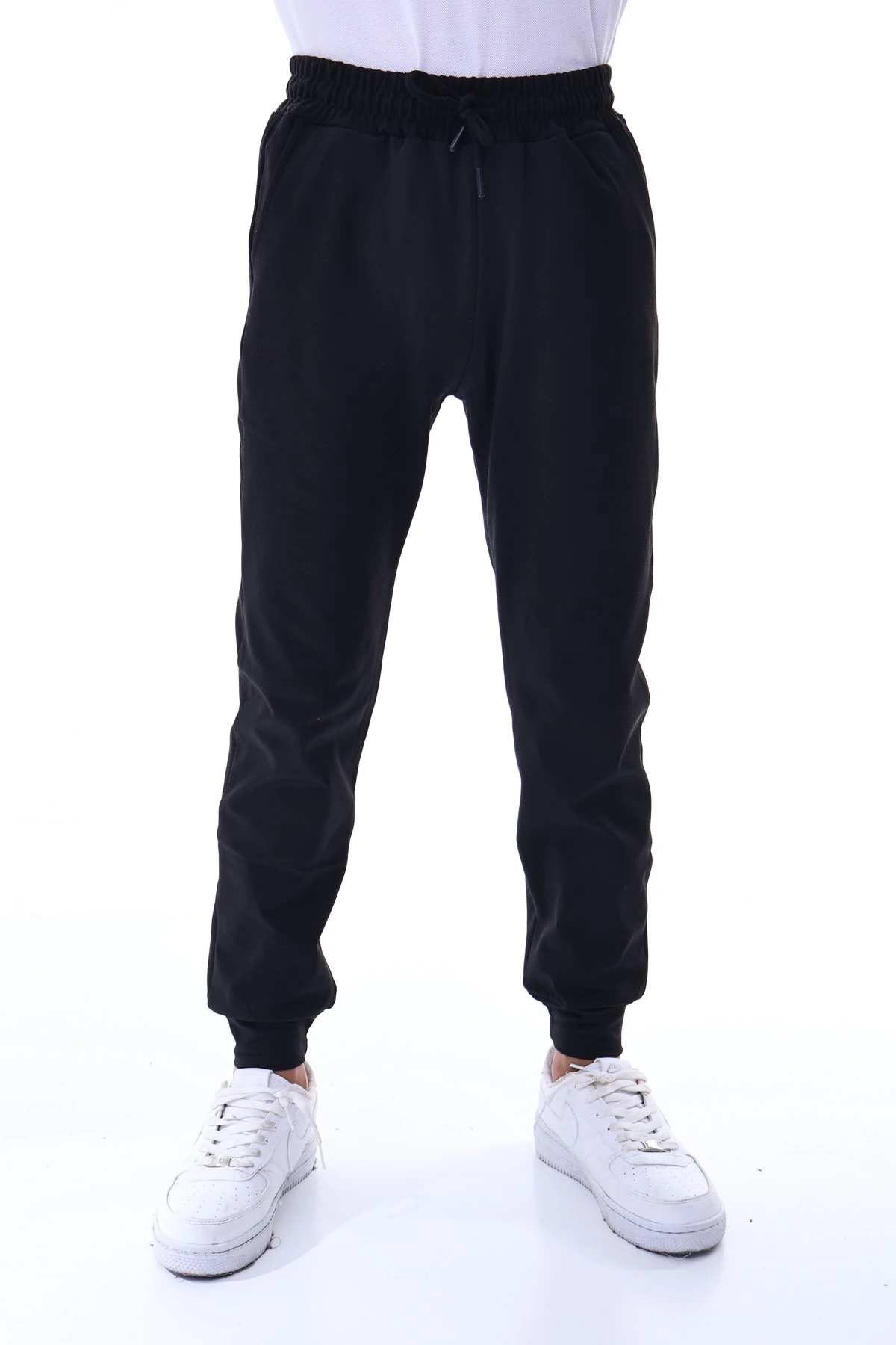 Erkek Çocuk Likralı Siyah Eşofman Altı – Esnek Rahat Kalıp Spor Pantolon