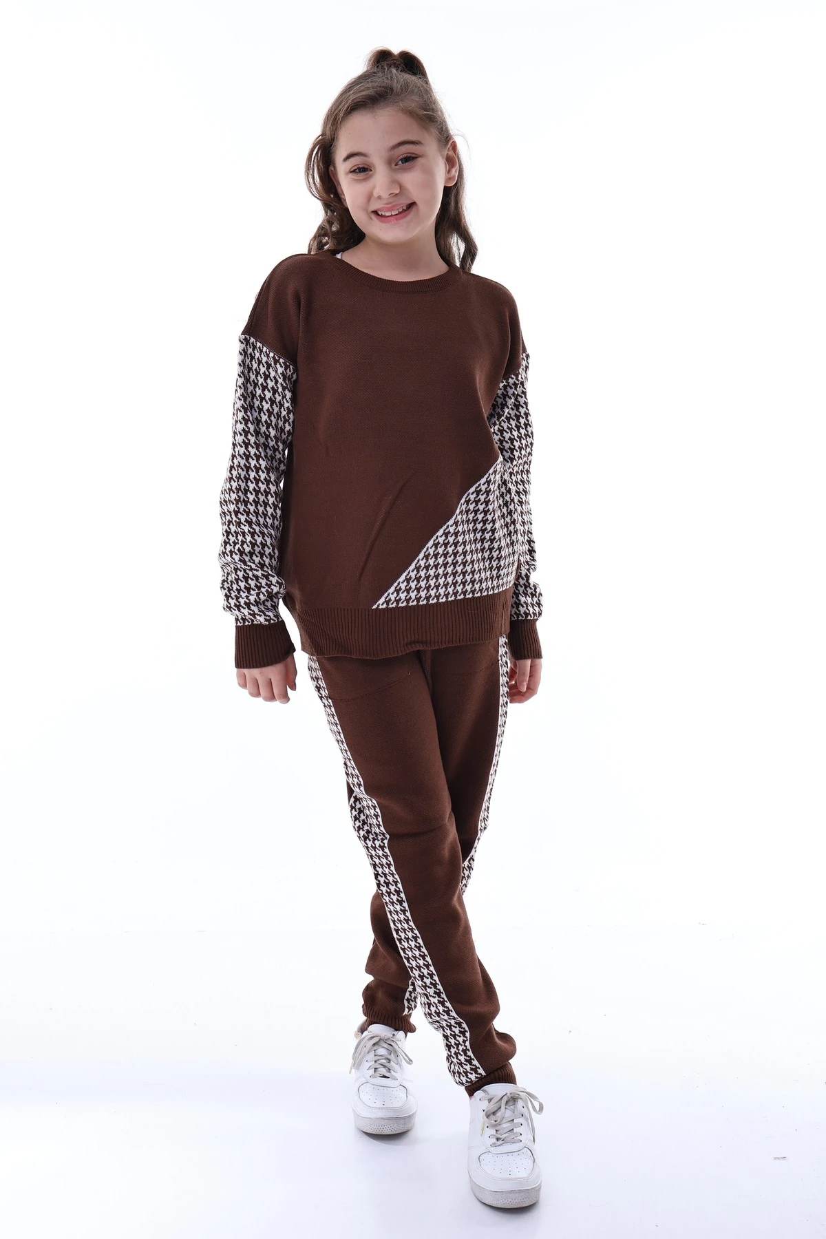 Kız Çocuk Kaz Ayağı Desenli Triko Takım – Kışlık Şık ve Rahat Günlük Kombin