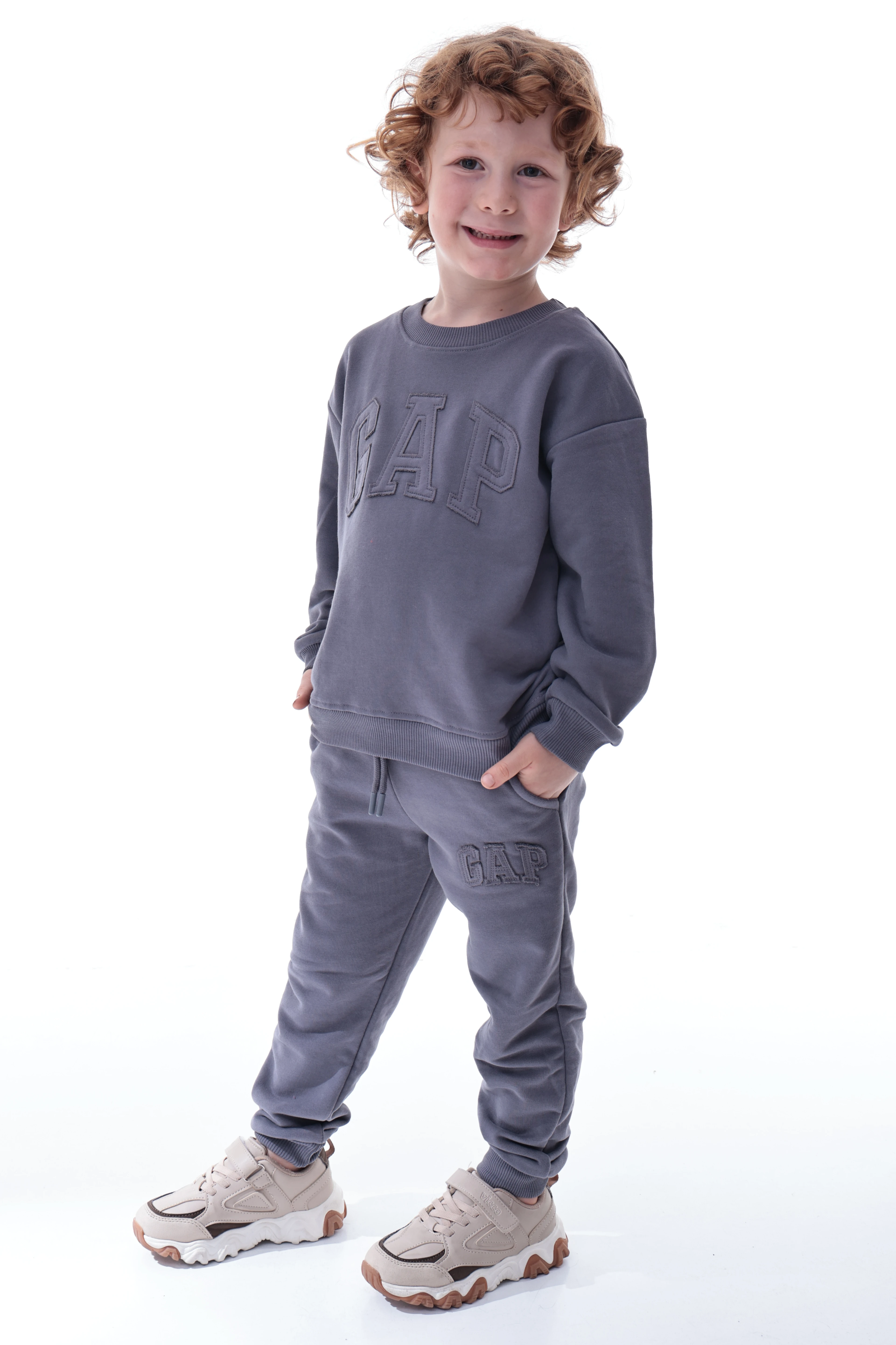 Erkek Çocuk Kabartma Yazılı Polar Eşofman Takımı – Rahat ve Yumuşak Kumaş