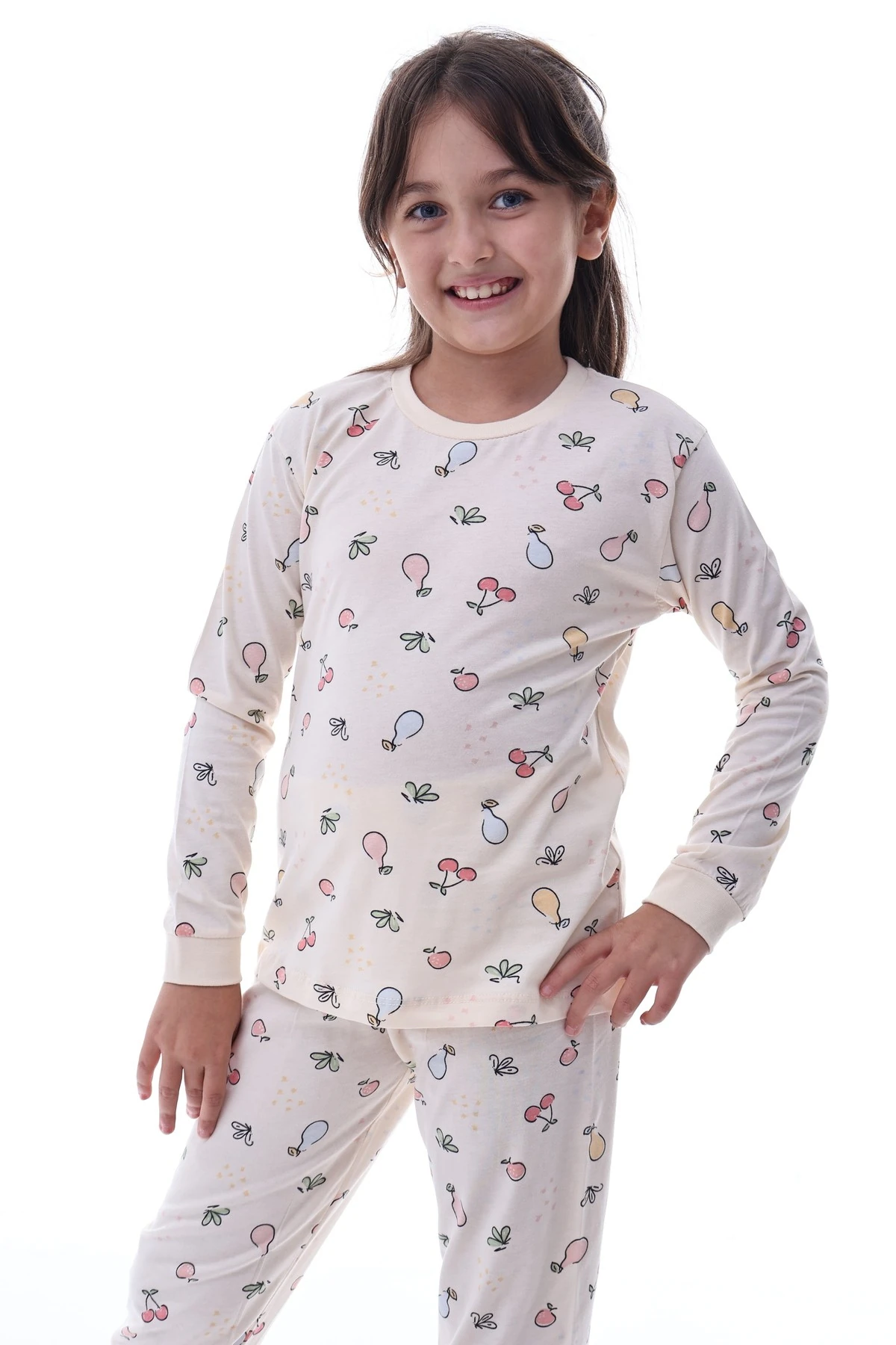 Meyve Desenli Kız Çocuk Pijama – %100 Pamuk, Rahat ve Yumuşak Kumaşlı Set