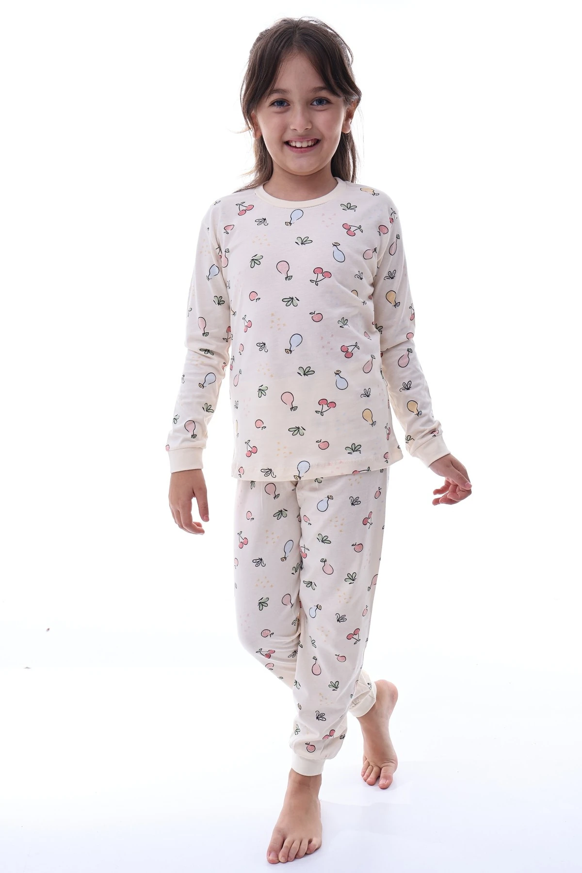 Meyve Desenli Kız Çocuk Pijama – %100 Pamuk, Rahat ve Yumuşak Kumaşlı Set