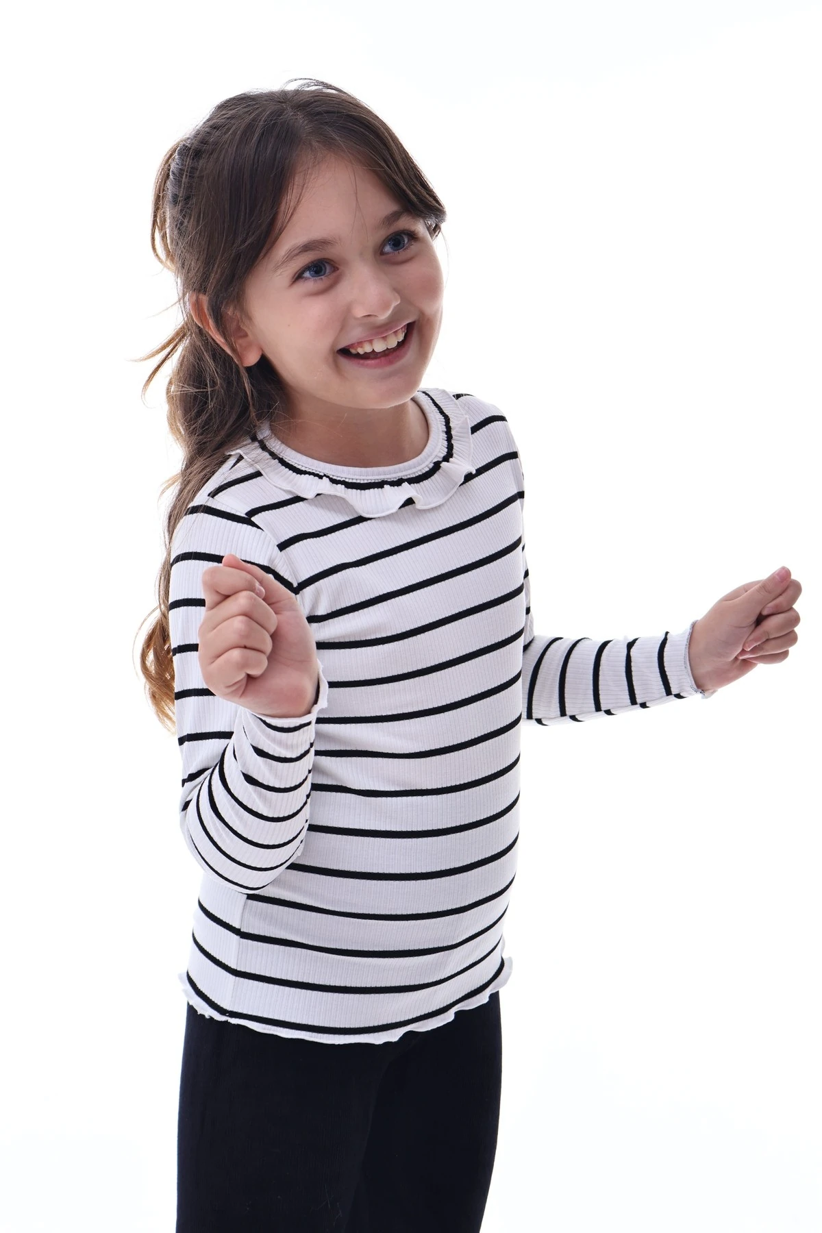 Kız Çocuk Çizgili Fırfır Yaka Uzun Kollu Ribana Tişört – Şık ve Rahat