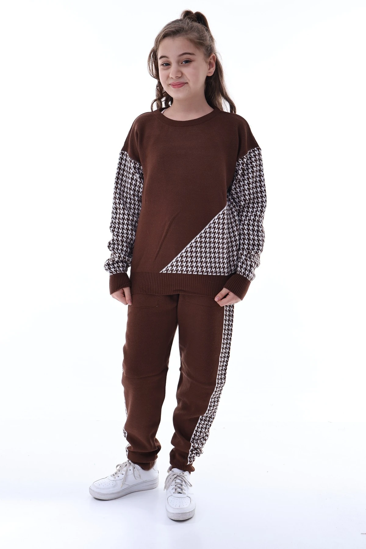 Kız Çocuk Kaz Ayağı Desenli Triko Takım – Kışlık Şık ve Rahat Günlük Kombin