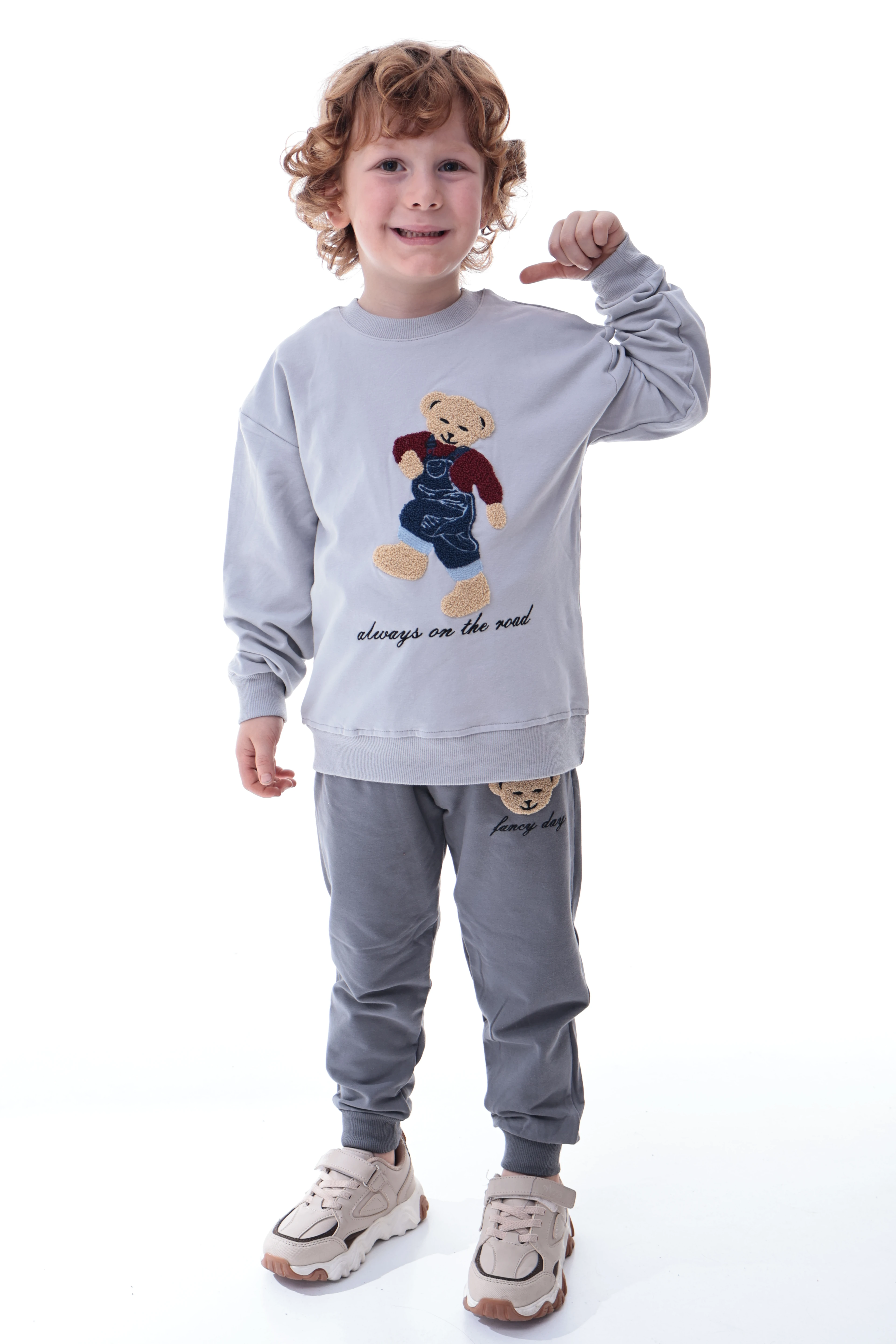 Erkek Çocuk Peluş Ayıcıklı Eşofman Takımı – Yumuşak Kumaş, Rahat Kalıp, 2’li Sweat & Alt Takım