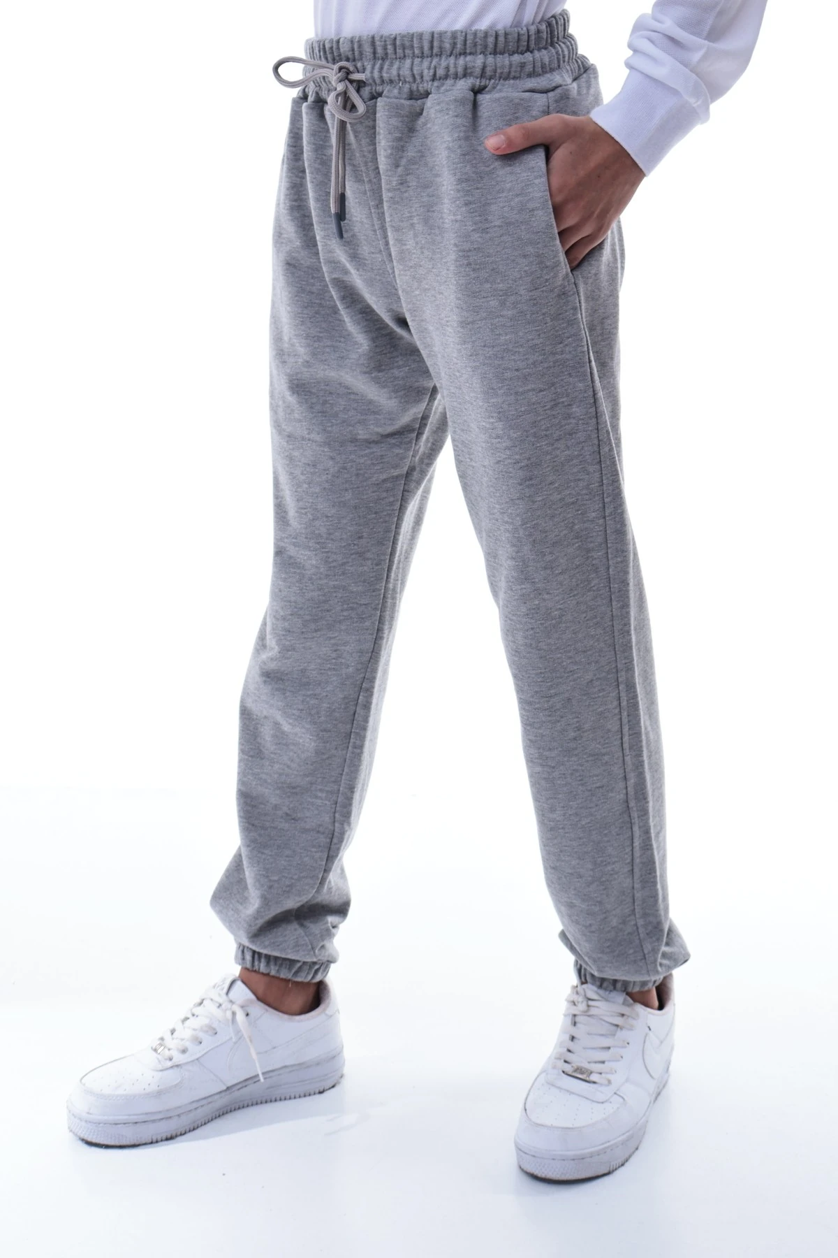Erkek Çocuk Gri Eşofman Altı – Esnek Rahat Kalıp Spor Pantolon