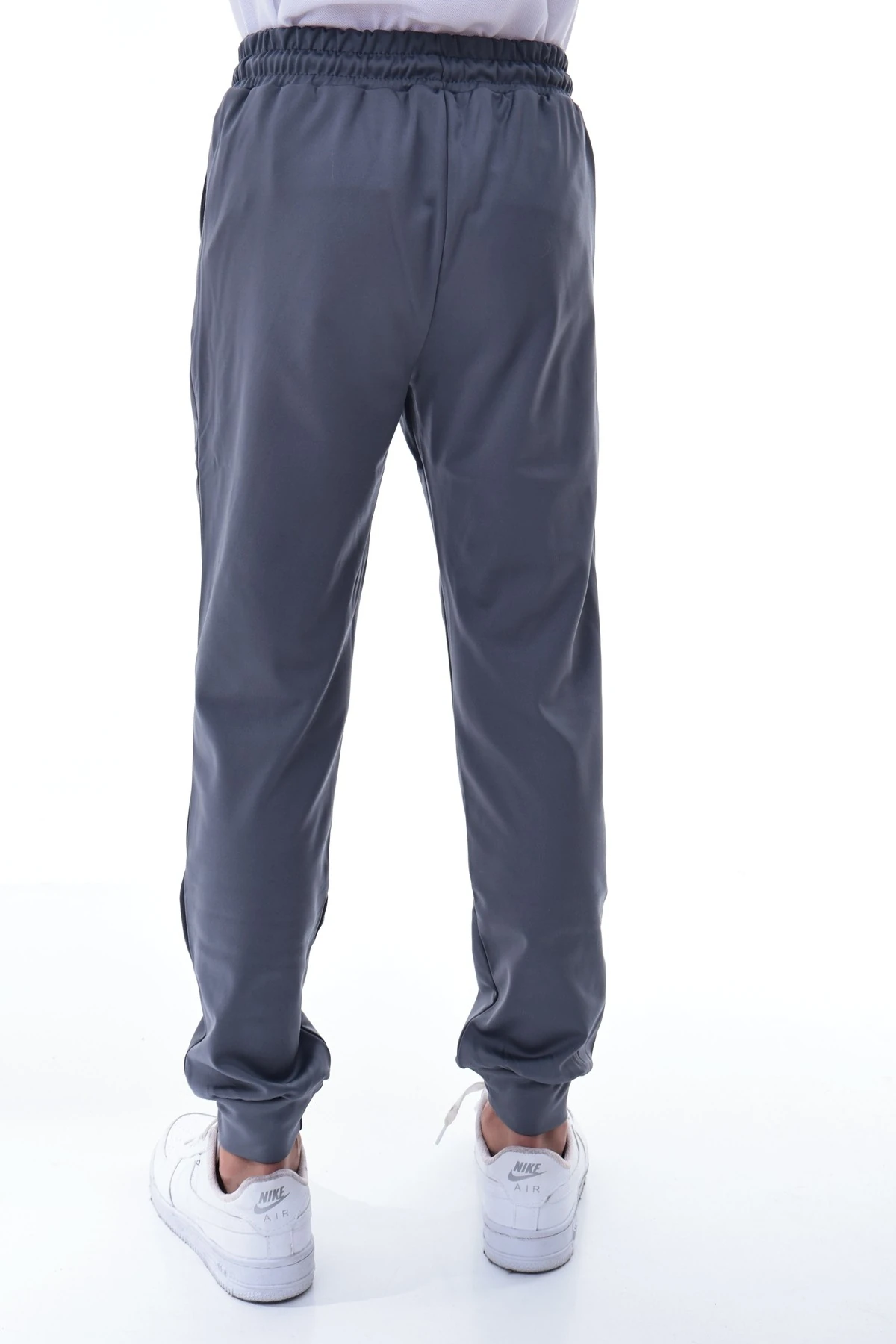 Erkek Çocuk Gri Eşofman Altı – Esnek Rahat Kalıp Spor Pantolon