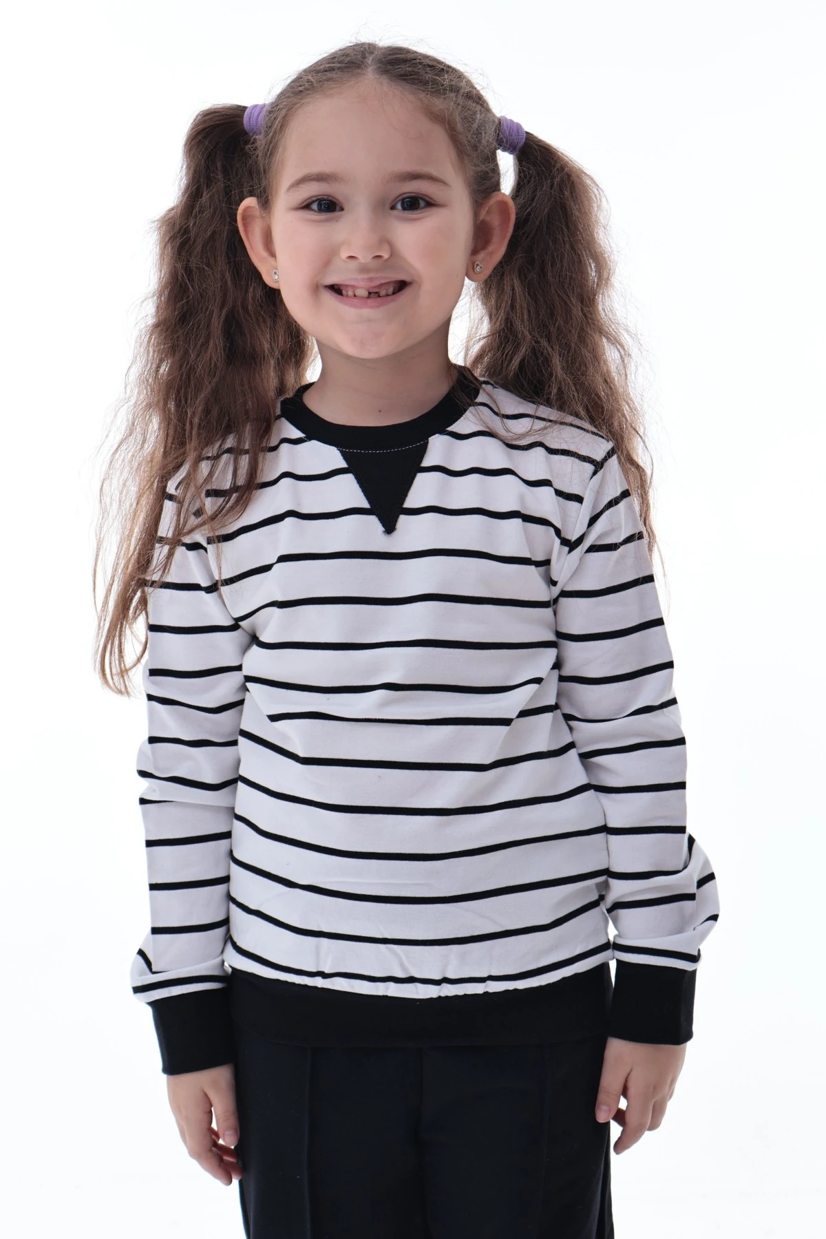 Kız Çocuk Çizgili Sweatshirt – Rahat Kumaşlı, Esnek, Şık ve Modern Günlük Üst Modeli
