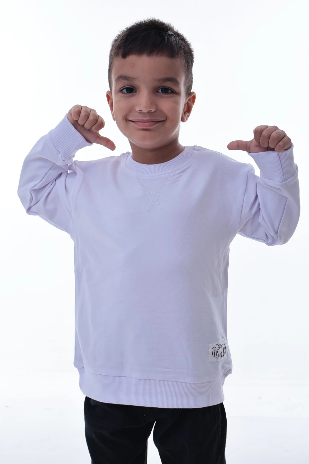 Erkek Çocuk Beyaz Sweatshirt – %100 Pamuk, Yumuşak Kumaş, Rahat Kalıp, Günlük Spor Stil