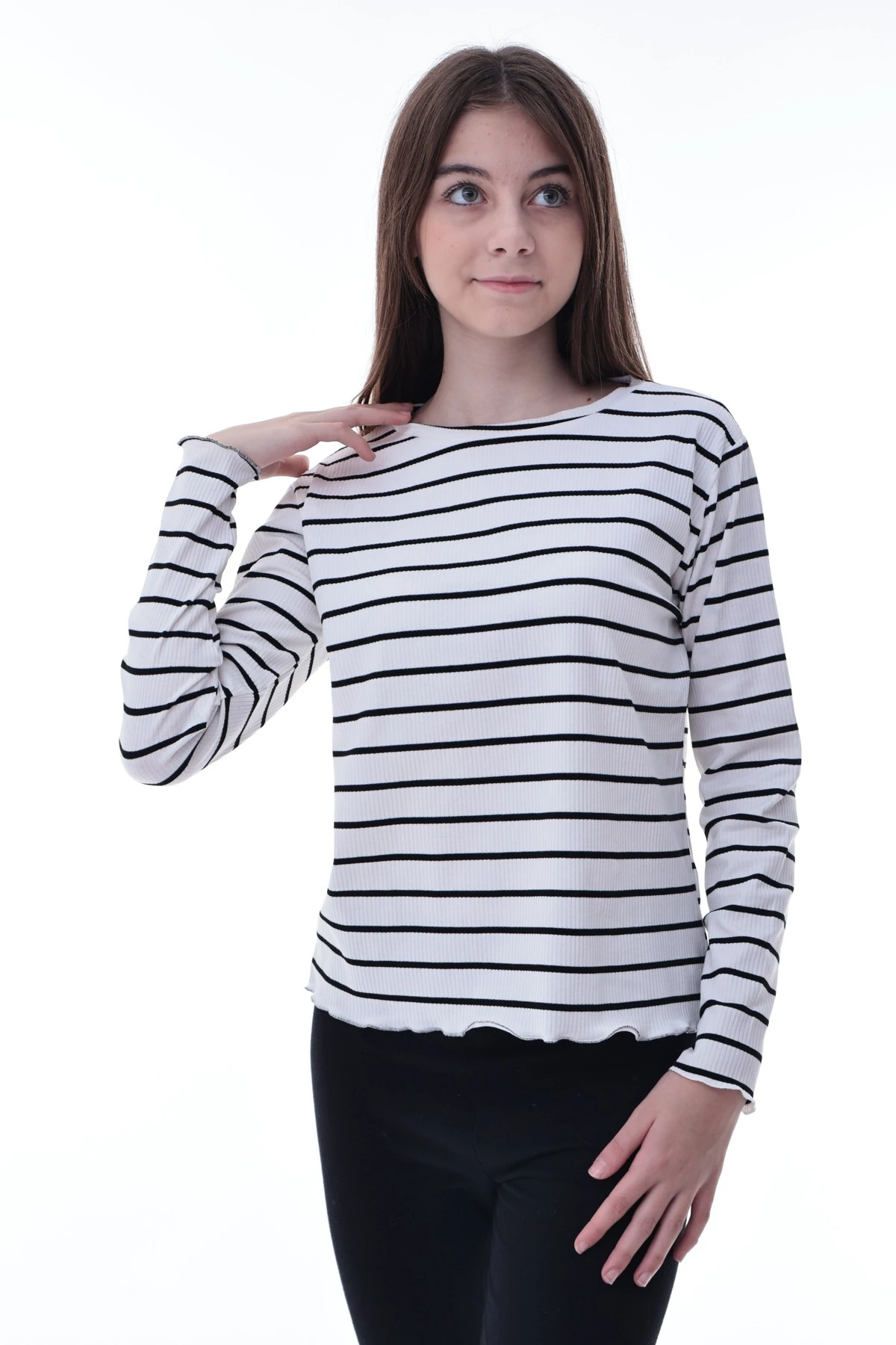 Kız Çocuk Çizgili Uzun Kollu Pamuklu Bluz – Fırfırlı Yaka, Rahat Günlük Giyim