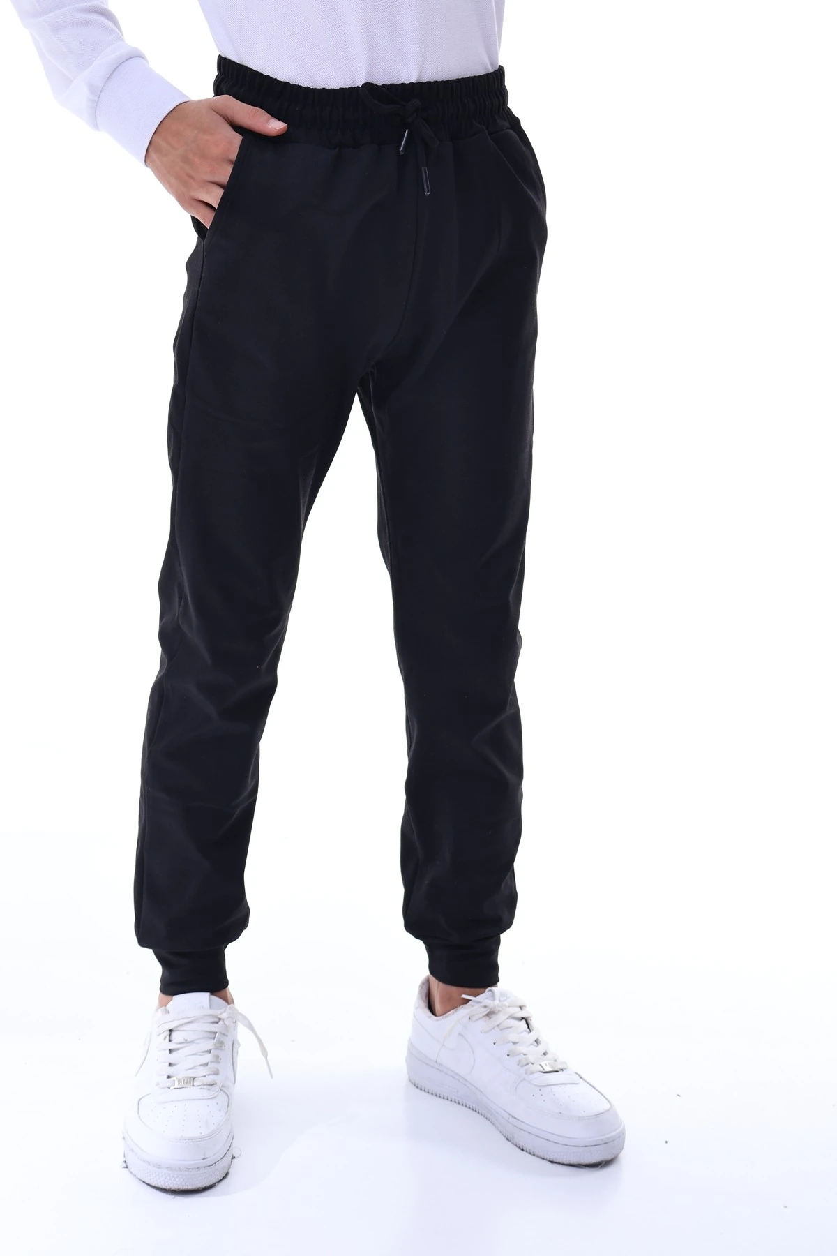 Erkek Çocuk Likralı Siyah Eşofman Altı – Esnek Rahat Kalıp Spor Pantolon