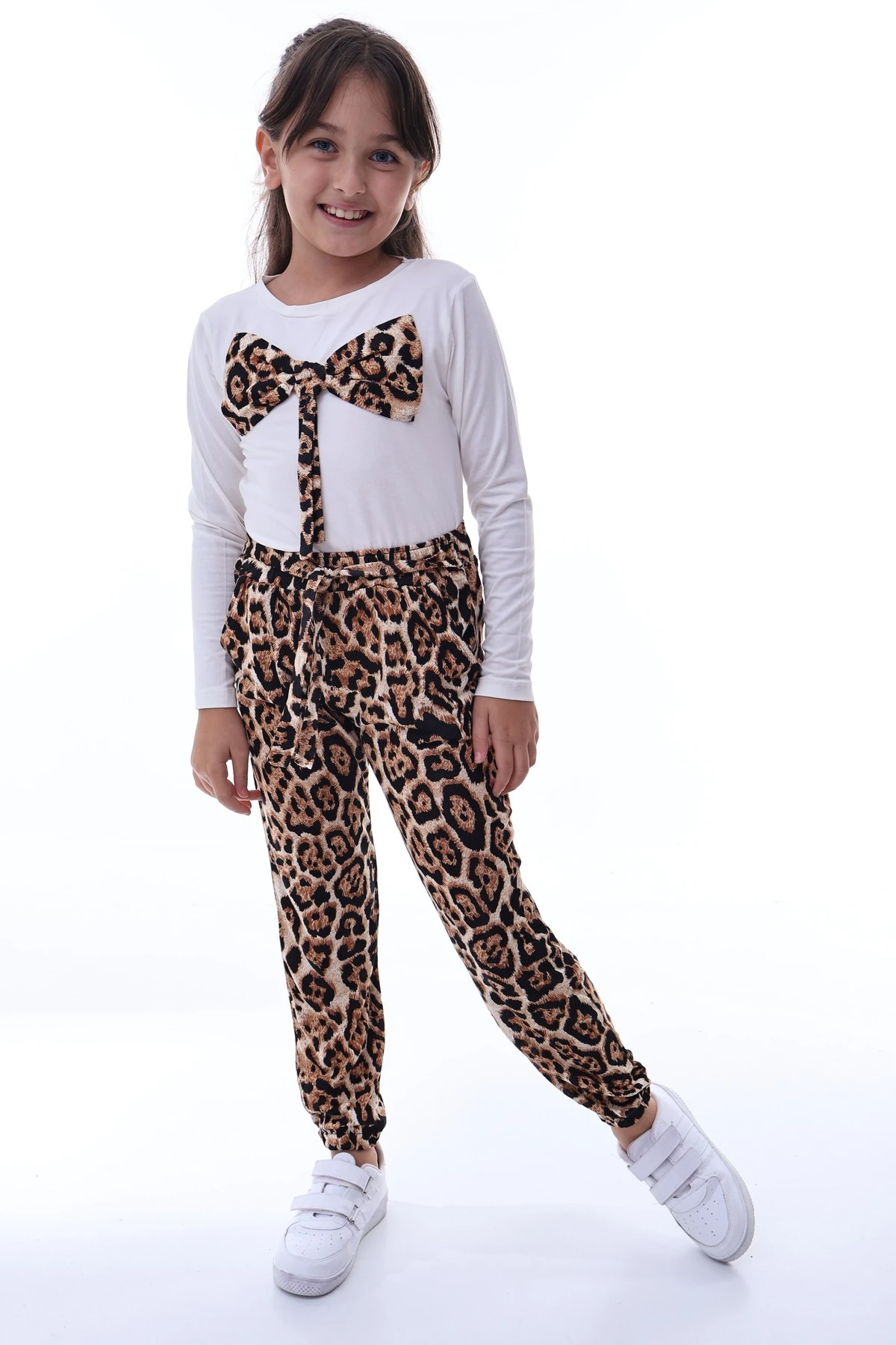 Kız Çocuk Leopar Desenli Fiyonk Detaylı Takım – %100 Pamuk Şık Ve Rahatlık
