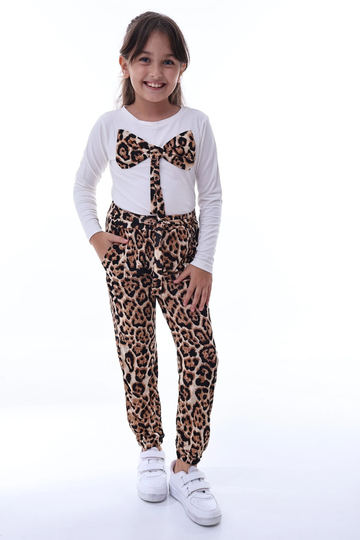 Kız Çocuk Leopar Desenli Fiyonk Detaylı Takım – %100 Pamuk Şık Ve Rahatlık