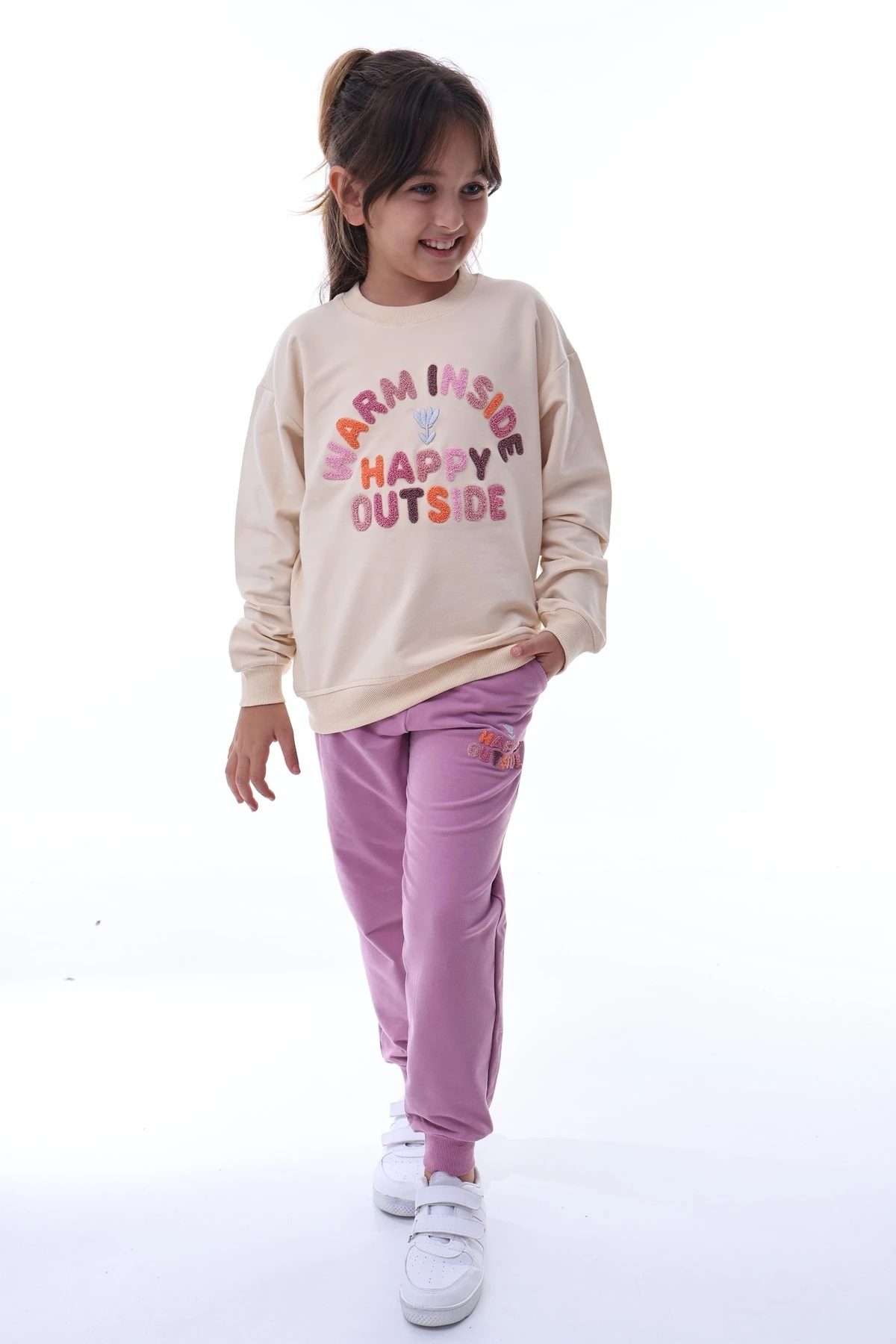 Kız Çocuk “Warm Inside Happy Outside” Eşofman Takımı – Pamuklu ve Esnek