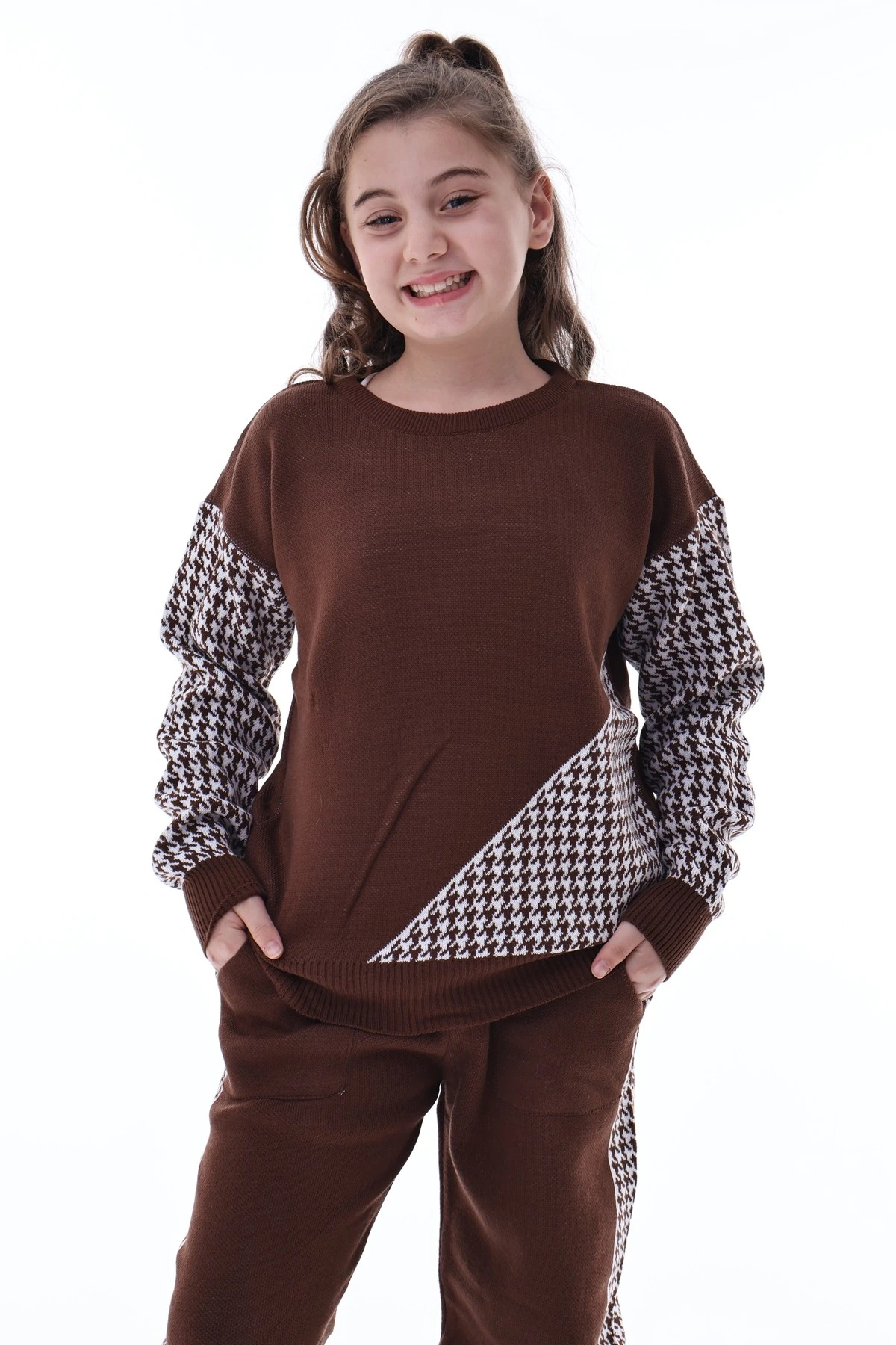 Kız Çocuk Kaz Ayağı Desenli Triko Takım – Kışlık Şık ve Rahat Günlük Kombin