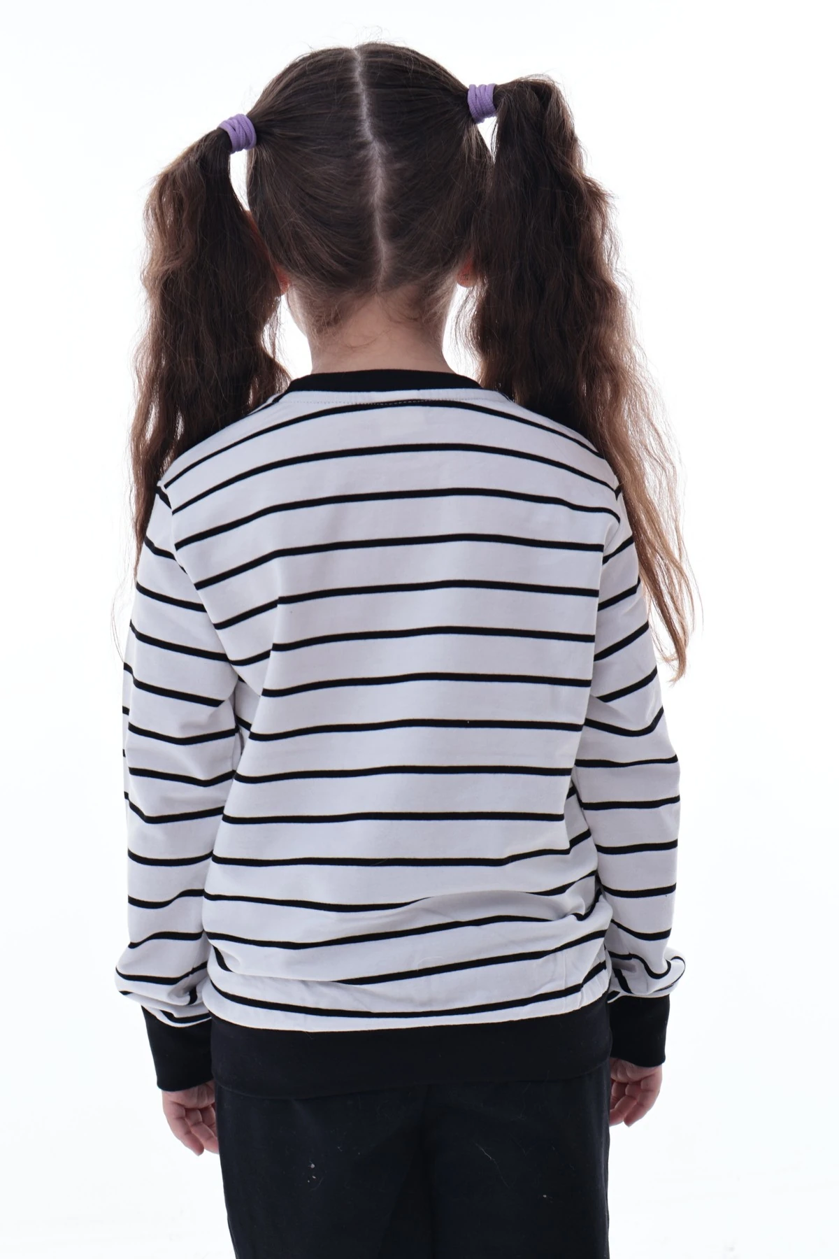 Kız Çocuk Çizgili Sweatshirt – Rahat Kumaşlı, Esnek, Şık ve Modern Günlük Üst Modeli