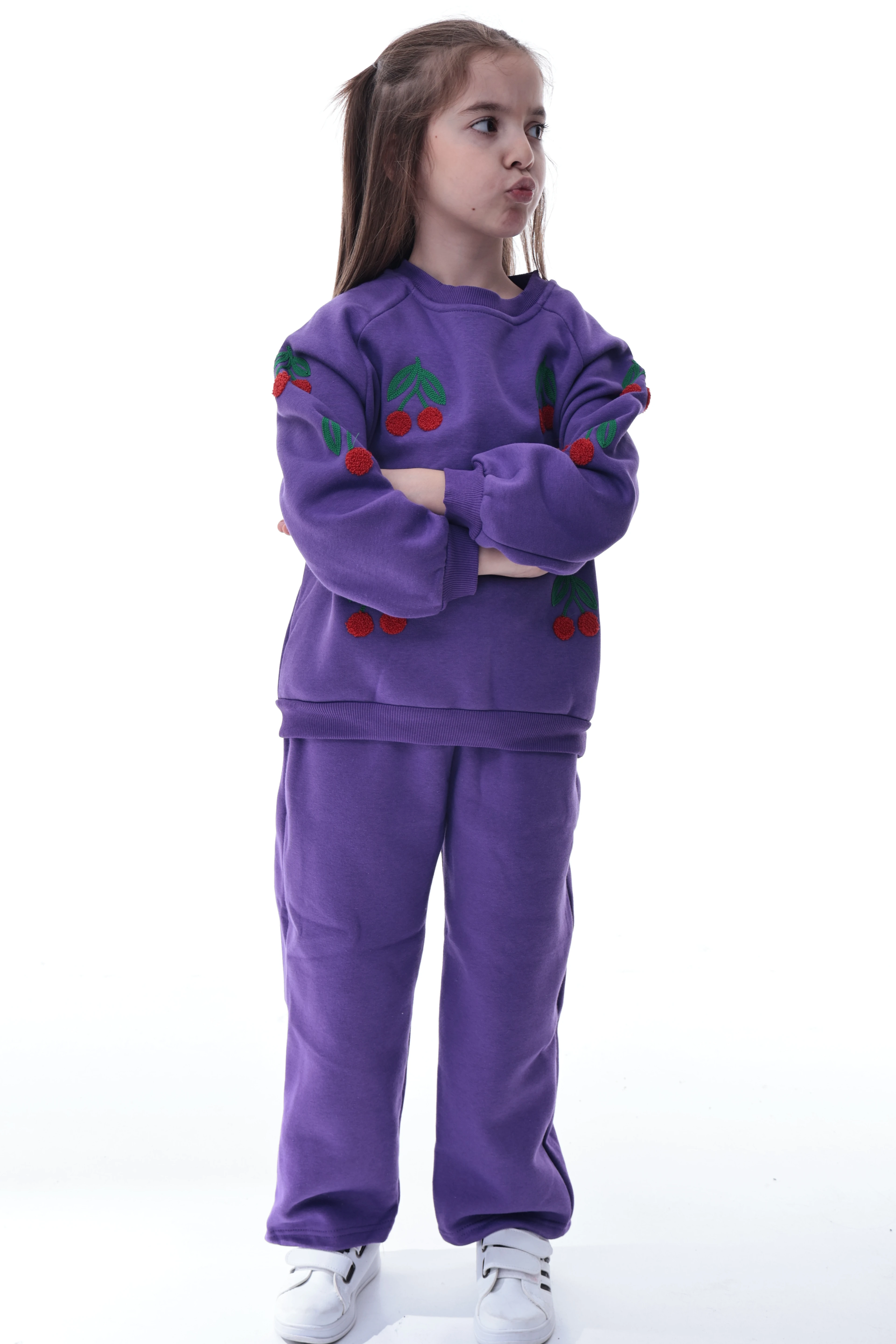 %100 Pamuk Kız Çocuk Eşofman Takımı – Kiraz Desenli, Yumuşak ve Nefes Alabilen Kumaş