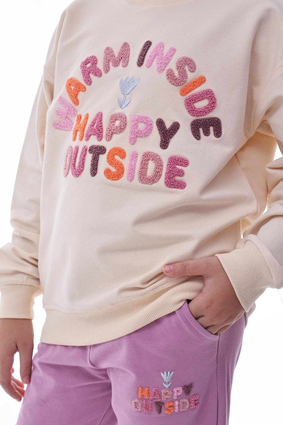 Kız Çocuk “Warm Inside Happy Outside” Eşofman Takımı – Pamuklu ve Esnek