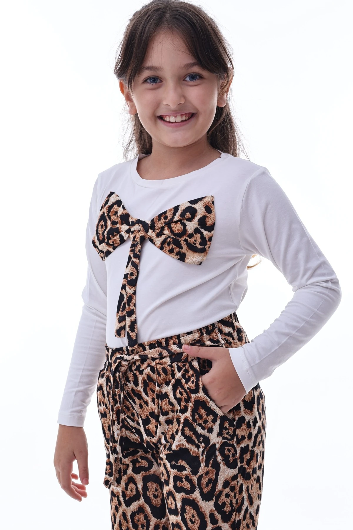 Kız Çocuk Leopar Desenli Fiyonk Detaylı Takım – %100 Pamuk Şık Ve Rahatlık