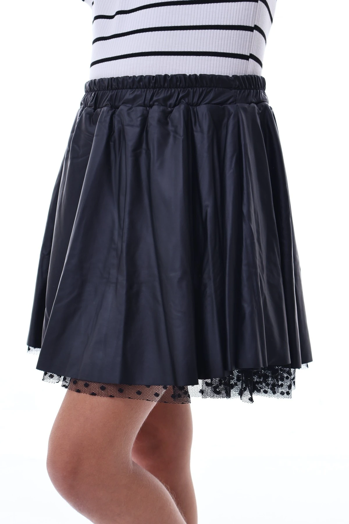 Kız Çocuk Siyah Likralı Suni Deri Etek ve Çizgili Tişört Takımı – Şık Kombin