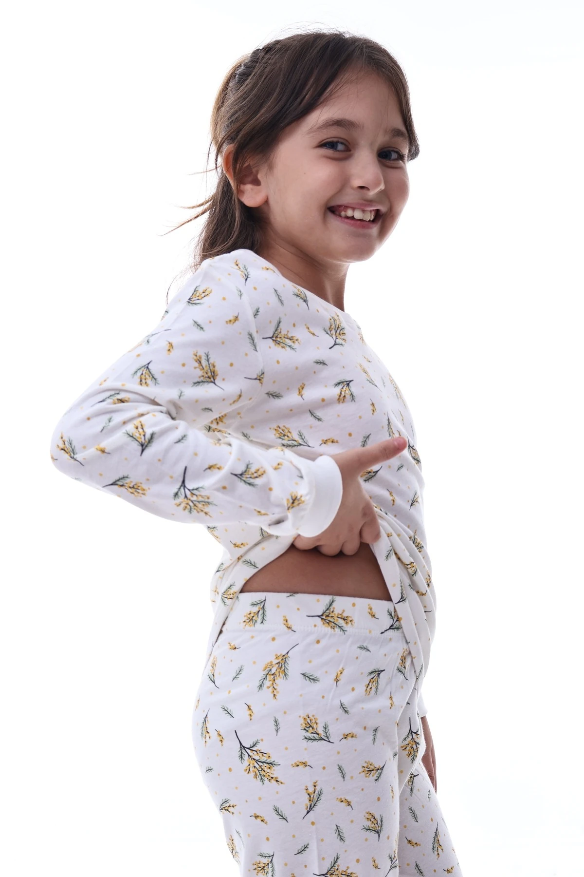 Yumuşak Dokulu Kız Çocuk Bahar Desenli Pijama Takımı – 100% Pamuk Konforu