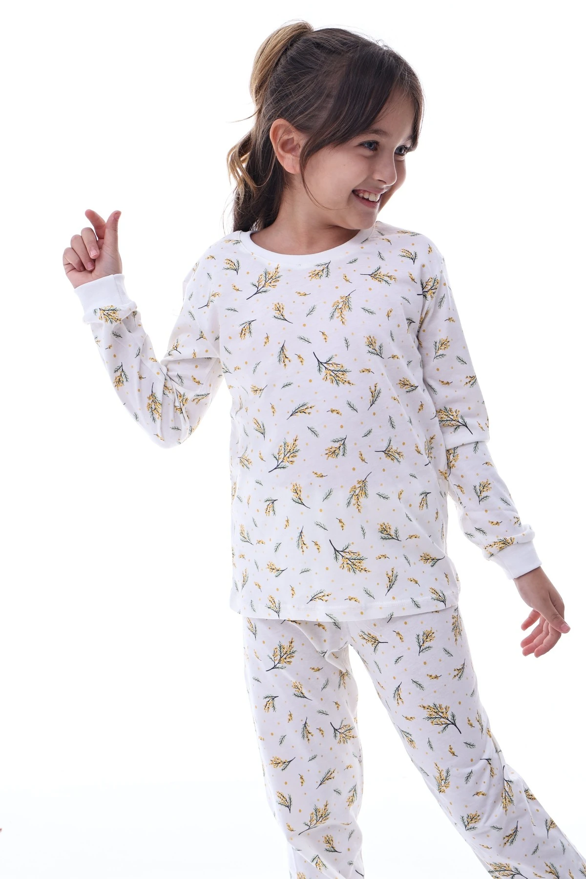 Yumuşak Dokulu Kız Çocuk Bahar Desenli Pijama Takımı – 100% Pamuk Konforu