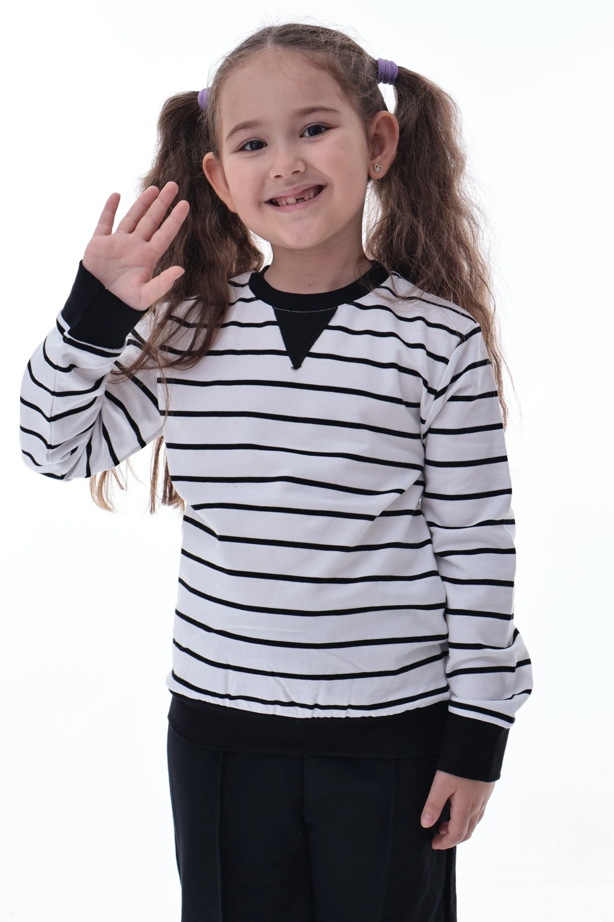 Kız Çocuk Çizgili Sweatshirt – Rahat Kumaşlı, Esnek, Şık ve Modern Günlük Üst Modeli