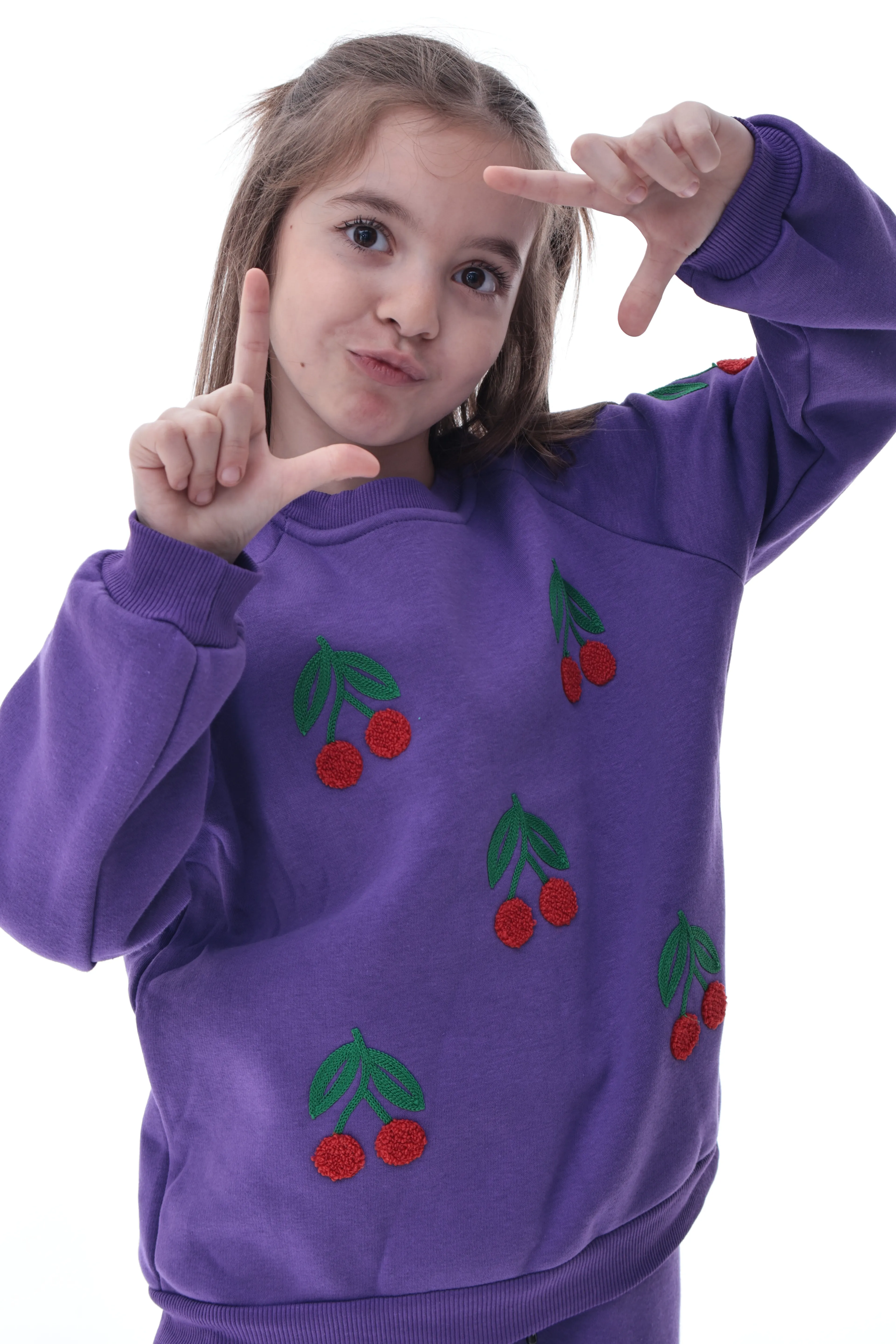 %100 Pamuk Kız Çocuk Eşofman Takımı – Kiraz Desenli, Yumuşak ve Nefes Alabilen Kumaş