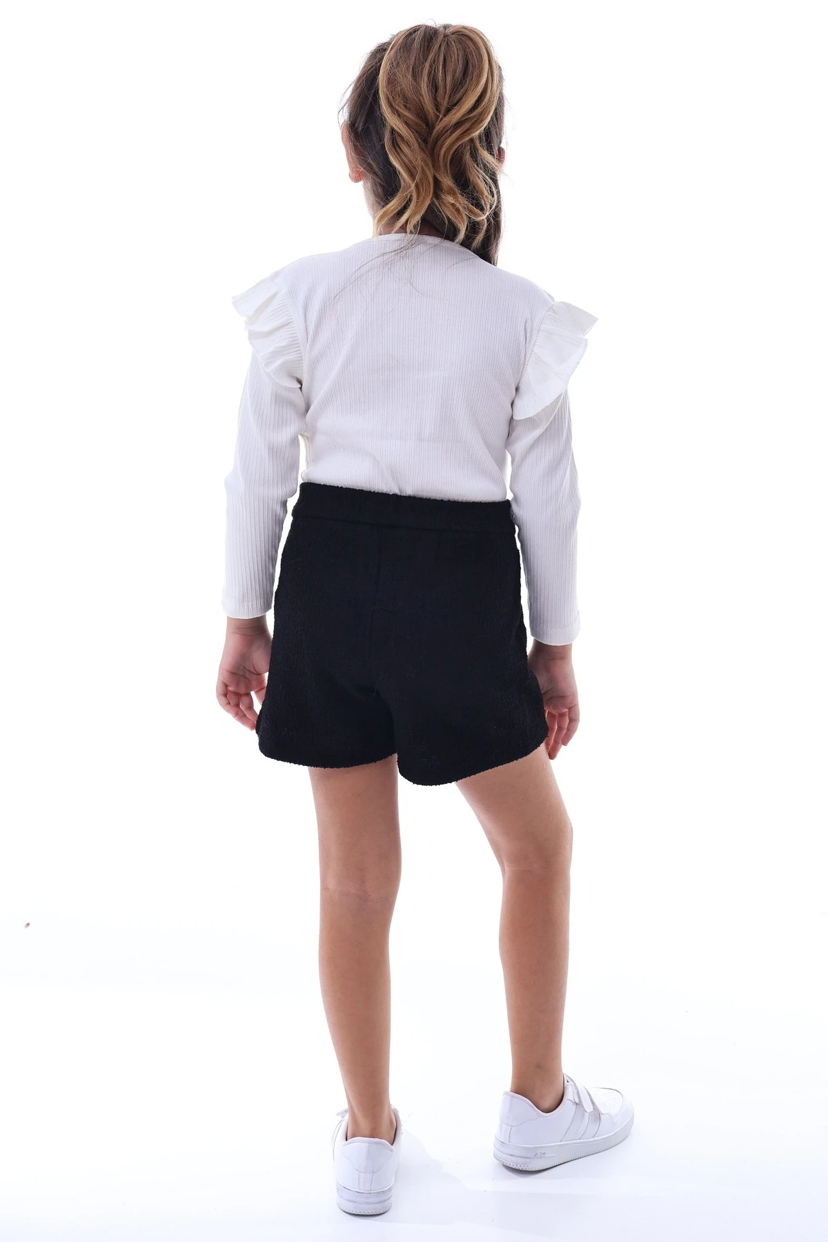 Kız Çocuk Fiyonklu Bluz ve Kalp Tokalı Siyah Etek Takımı – Şık Pamuklu Günlük Kız Çocuk Takım