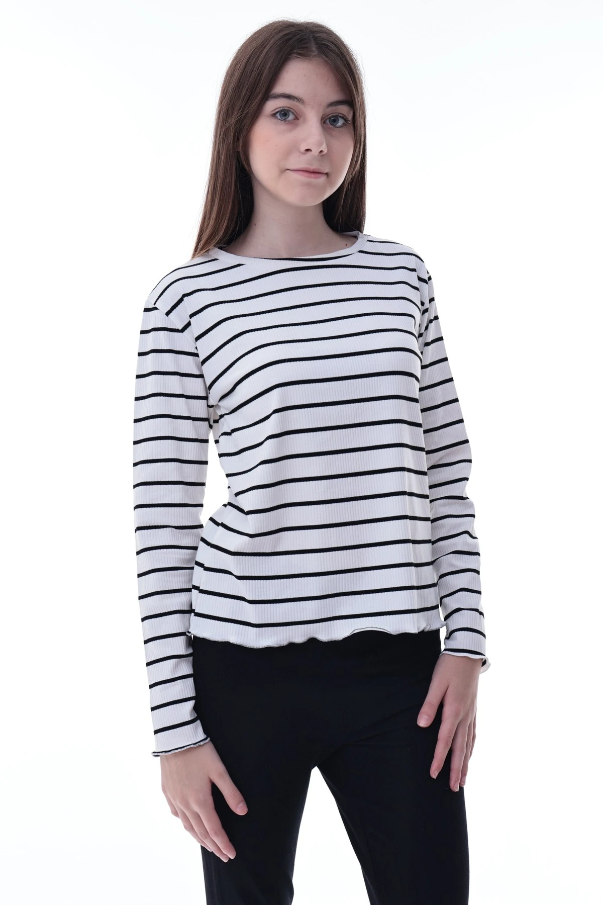 Kız Çocuk Çizgili Uzun Kollu Pamuklu Bluz – Fırfırlı Yaka, Rahat Günlük Giyim