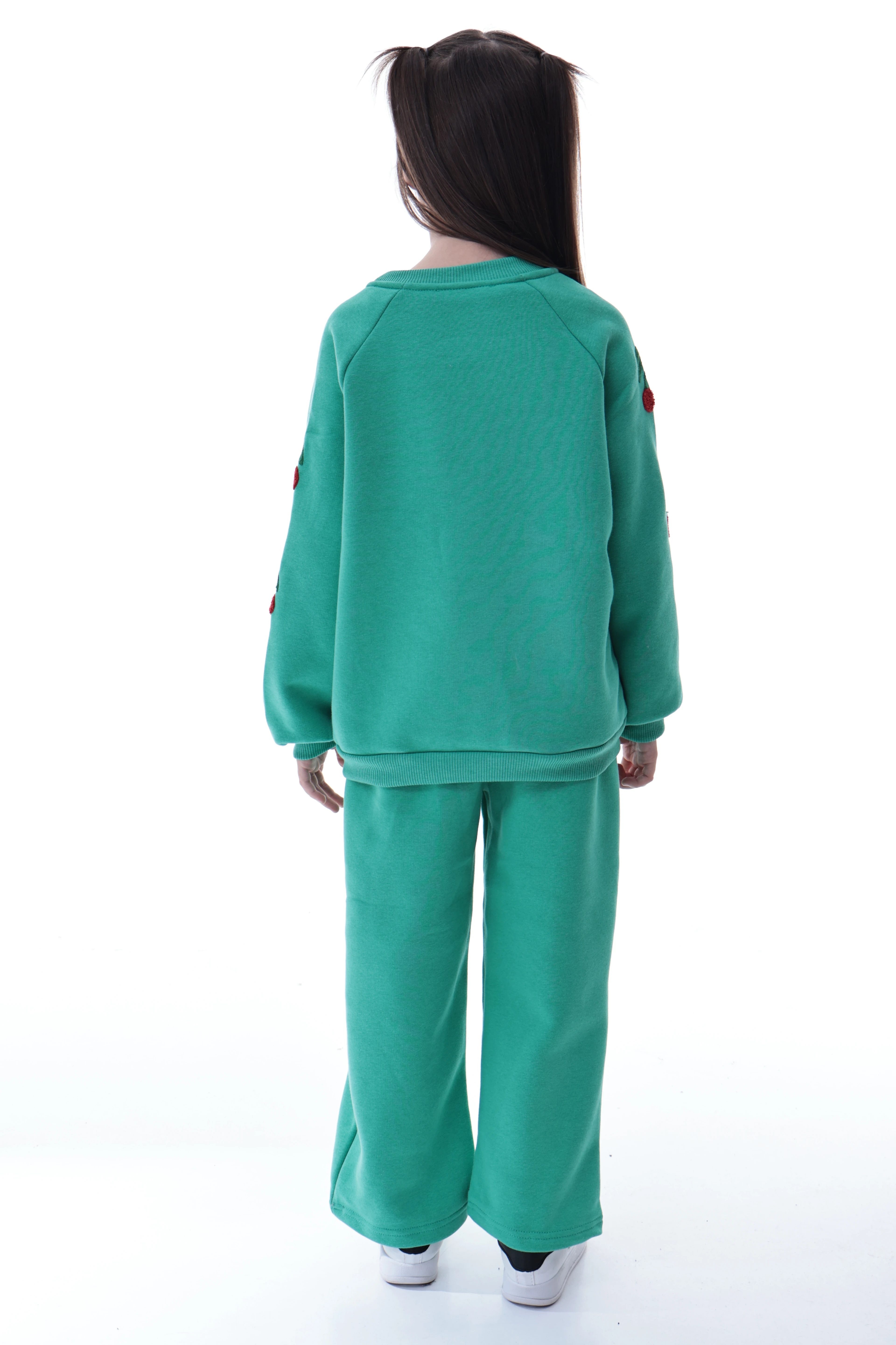 %100 Pamuk Kız Çocuk Eşofman Takımı – Kiraz Desenli, Yumuşak ve Nefes Alabilen Kumaş