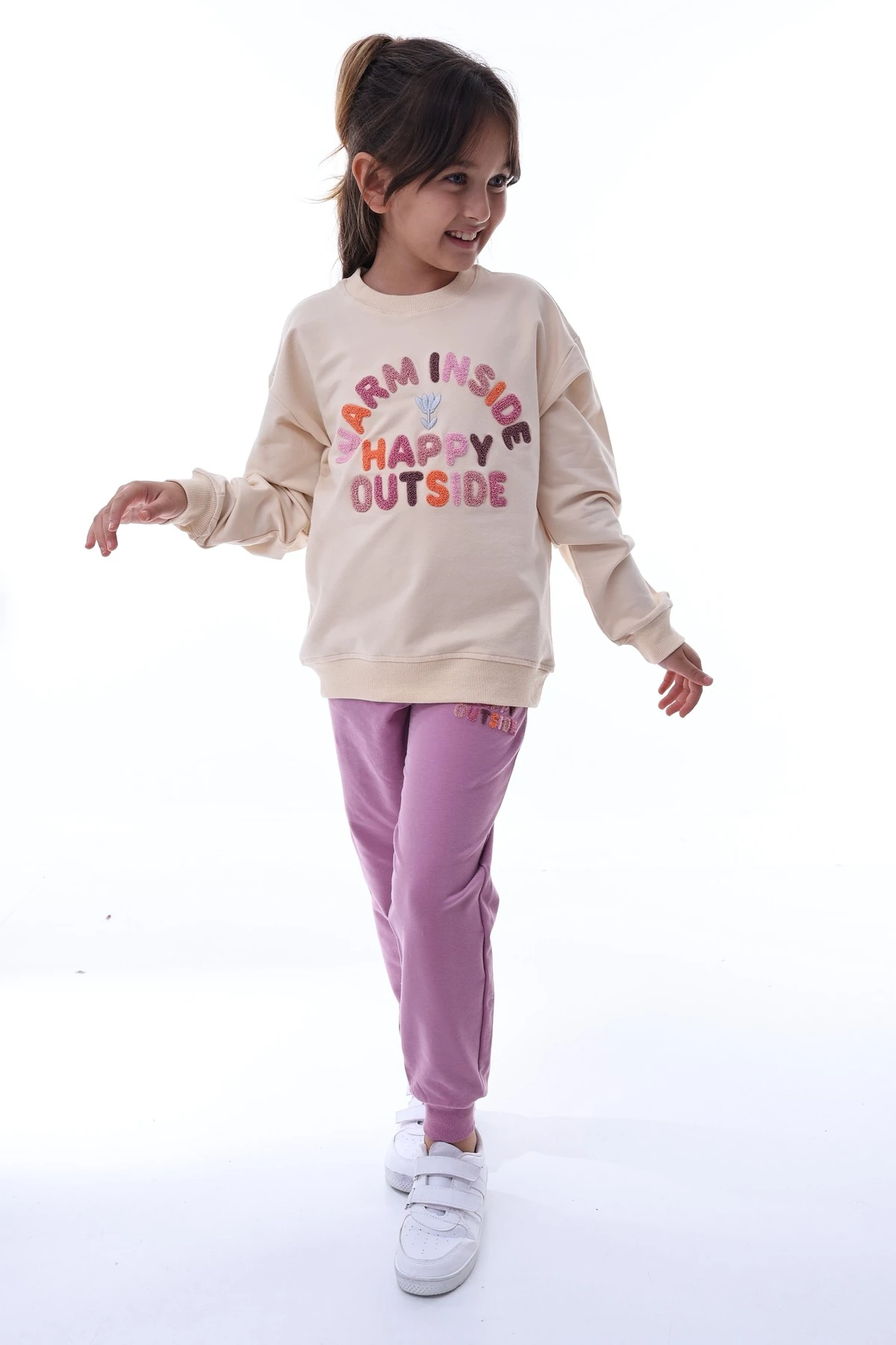 Kız Çocuk “Warm Inside Happy Outside” Eşofman Takımı – Pamuklu ve Esnek