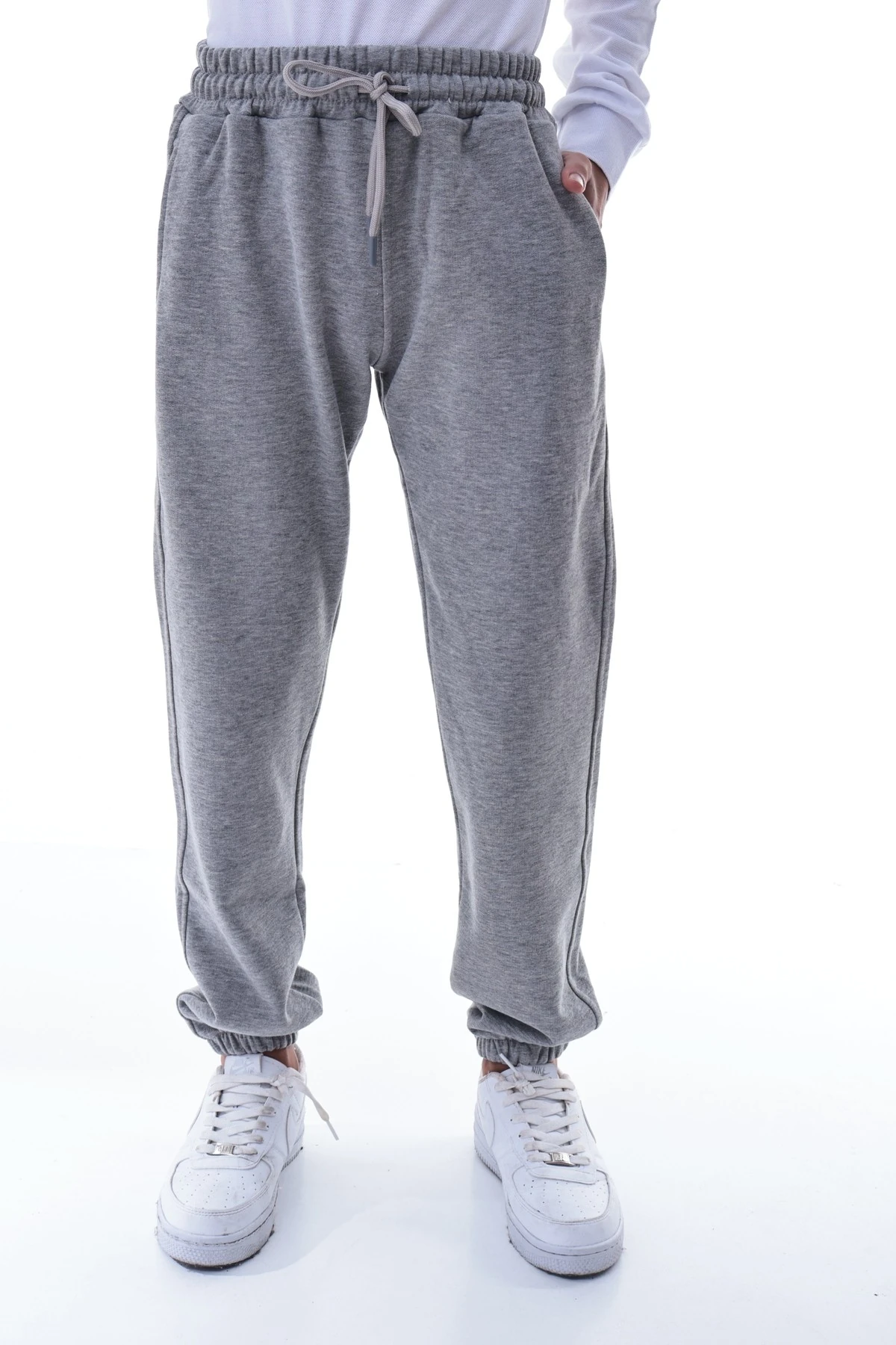 Erkek Çocuk Gri Eşofman Altı – Esnek Rahat Kalıp Spor Pantolon