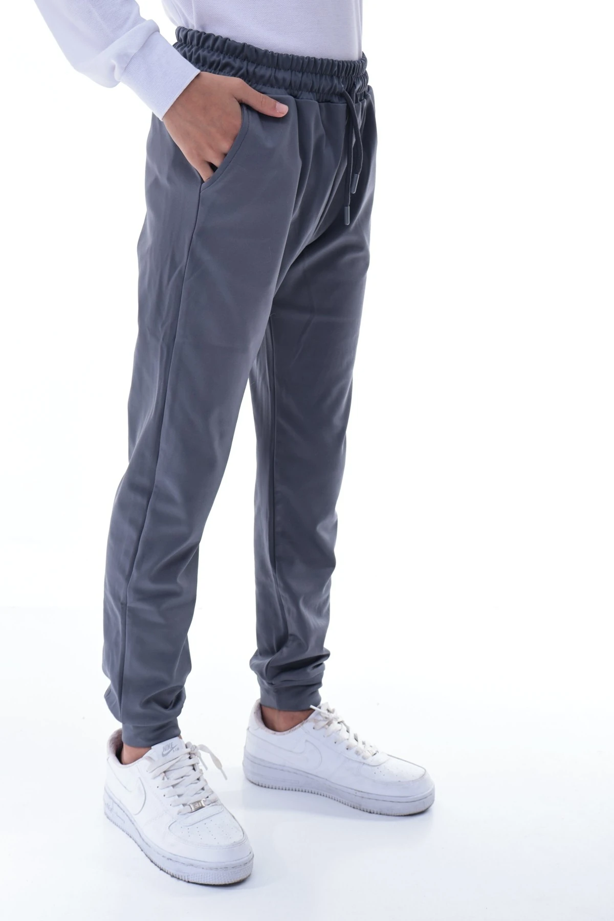 Erkek Çocuk Gri Eşofman Altı – Esnek Rahat Kalıp Spor Pantolon