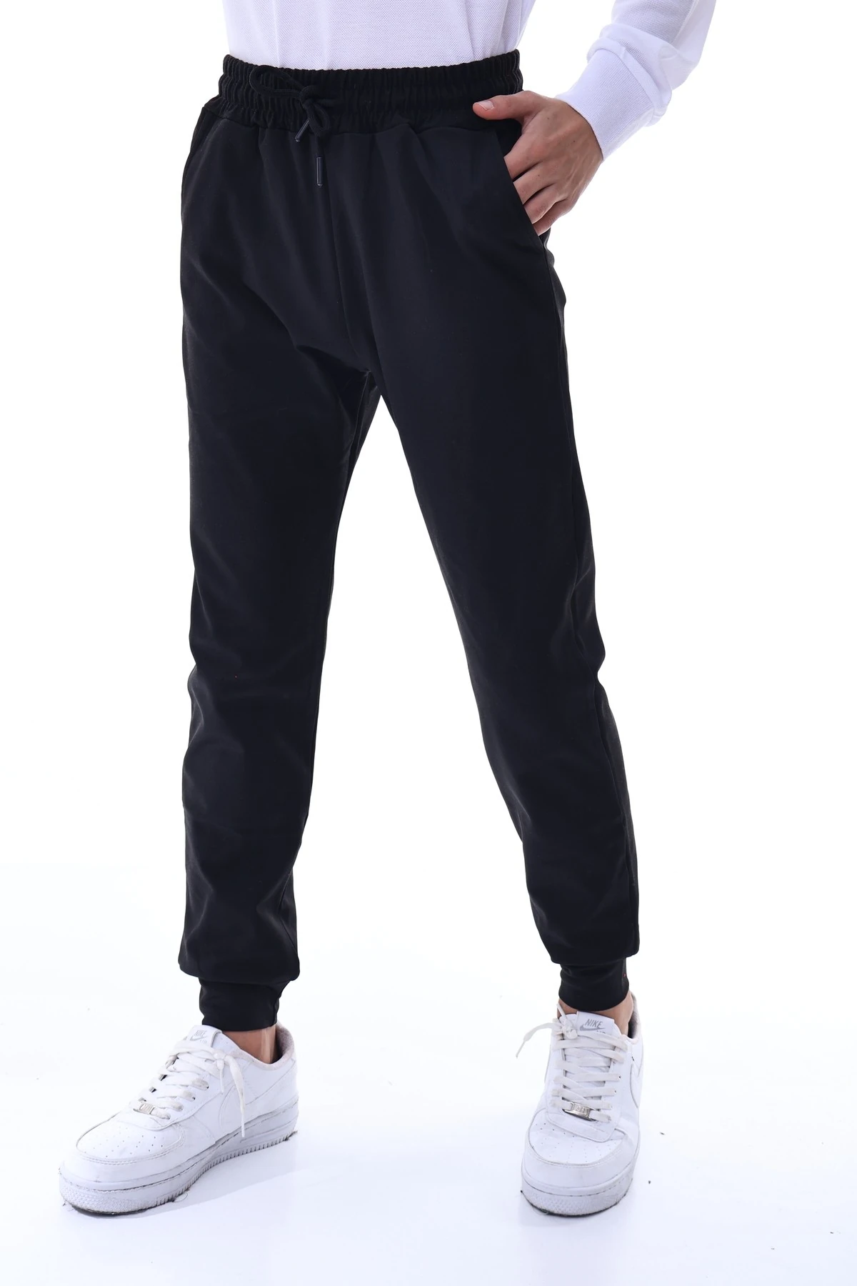 Erkek Çocuk Likralı Siyah Eşofman Altı – Esnek Rahat Kalıp Spor Pantolon