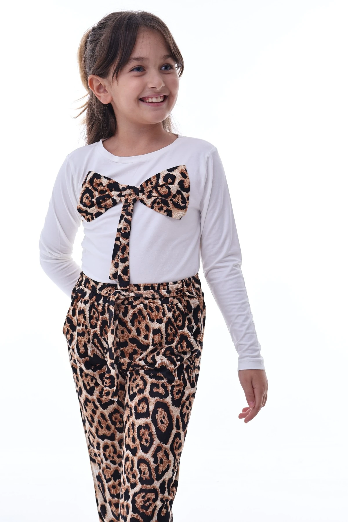 Kız Çocuk Leopar Desenli Fiyonk Detaylı Takım – %100 Pamuk Şık Ve Rahatlık