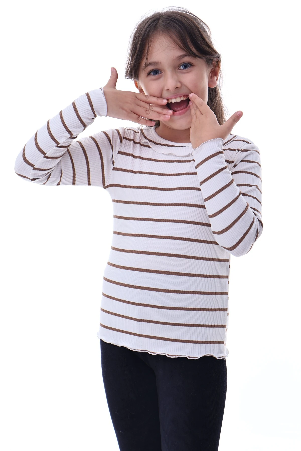 Kız Çocuk Kahverengi Çizgili Fırfır Yaka Uzun Kollu Ribana Tişört – Şık ve Rahat