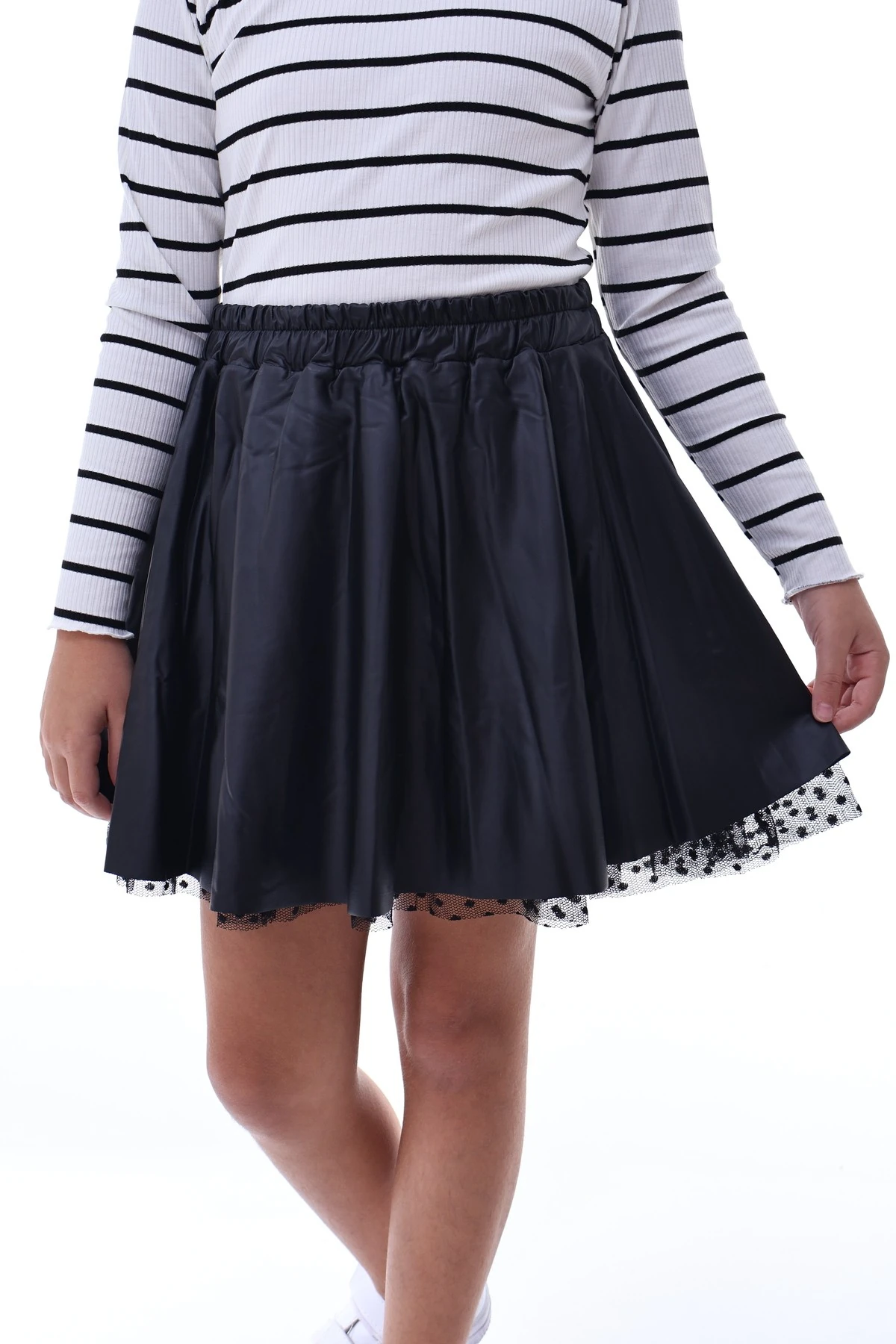 Kız Çocuk Siyah Likralı Suni Deri Etek ve Çizgili Tişört Takımı – Şık Kombin