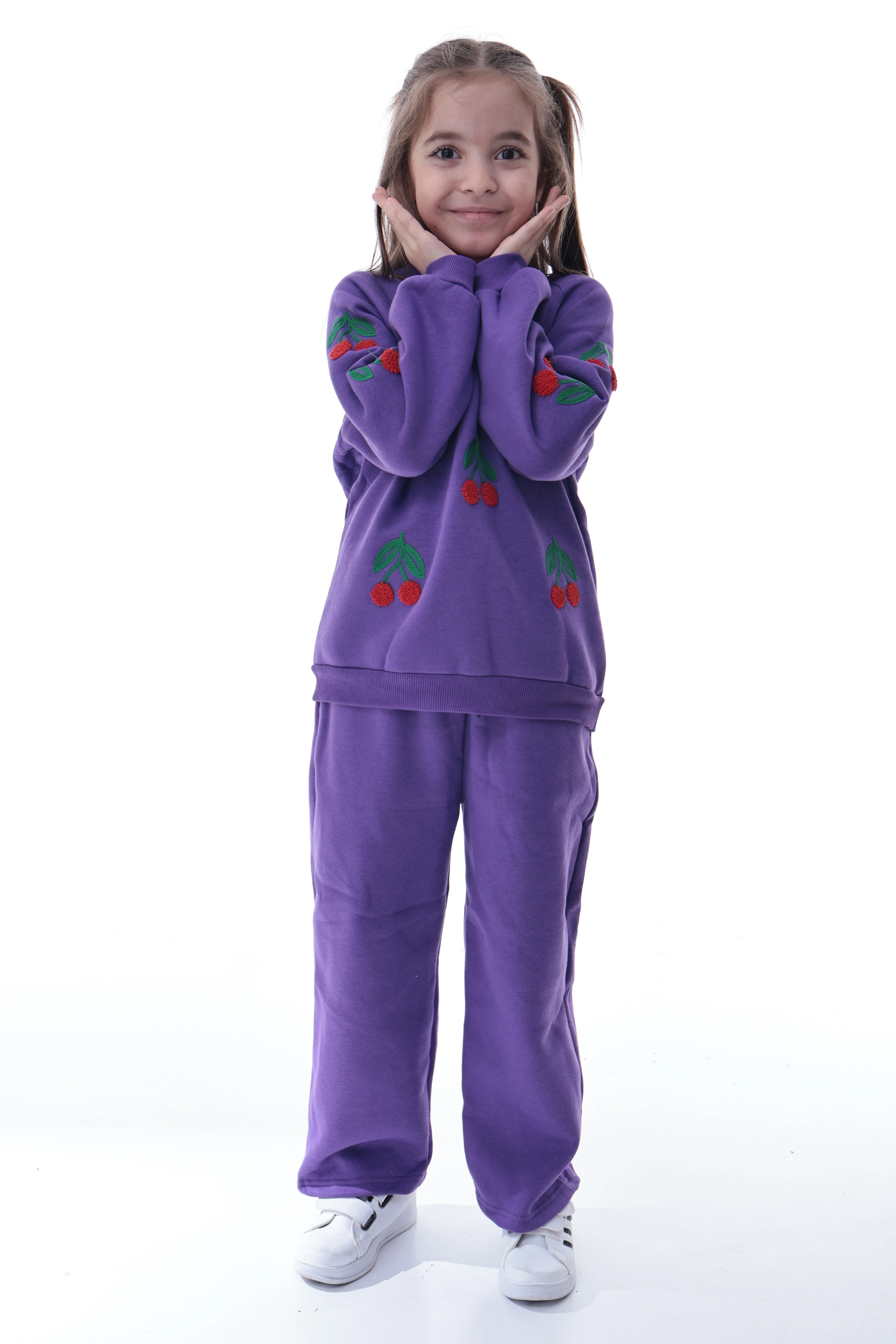 %100 Pamuk Kız Çocuk Eşofman Takımı – Kiraz Desenli, Yumuşak ve Nefes Alabilen Kumaş