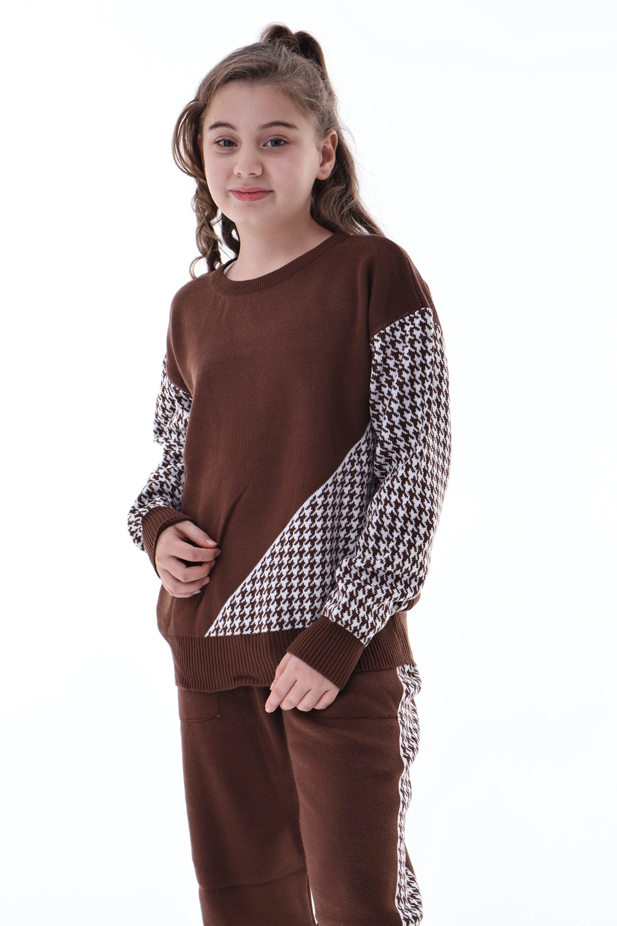 Kız Çocuk Kaz Ayağı Desenli Triko Takım – Kışlık Şık ve Rahat Günlük Kombin