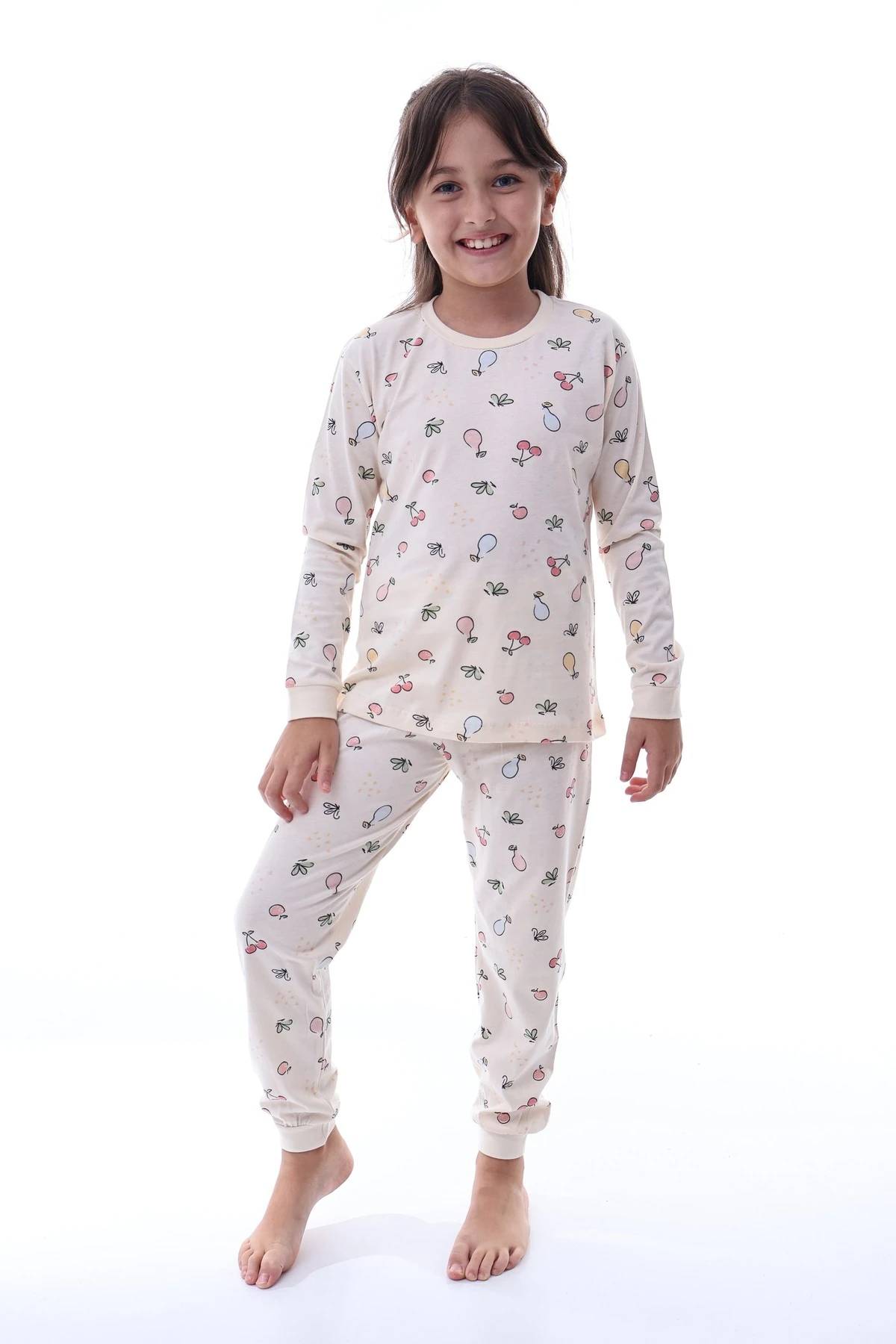 Meyve Desenli Kız Çocuk Pijama – %100 Pamuk, Rahat ve Yumuşak Kumaşlı Set