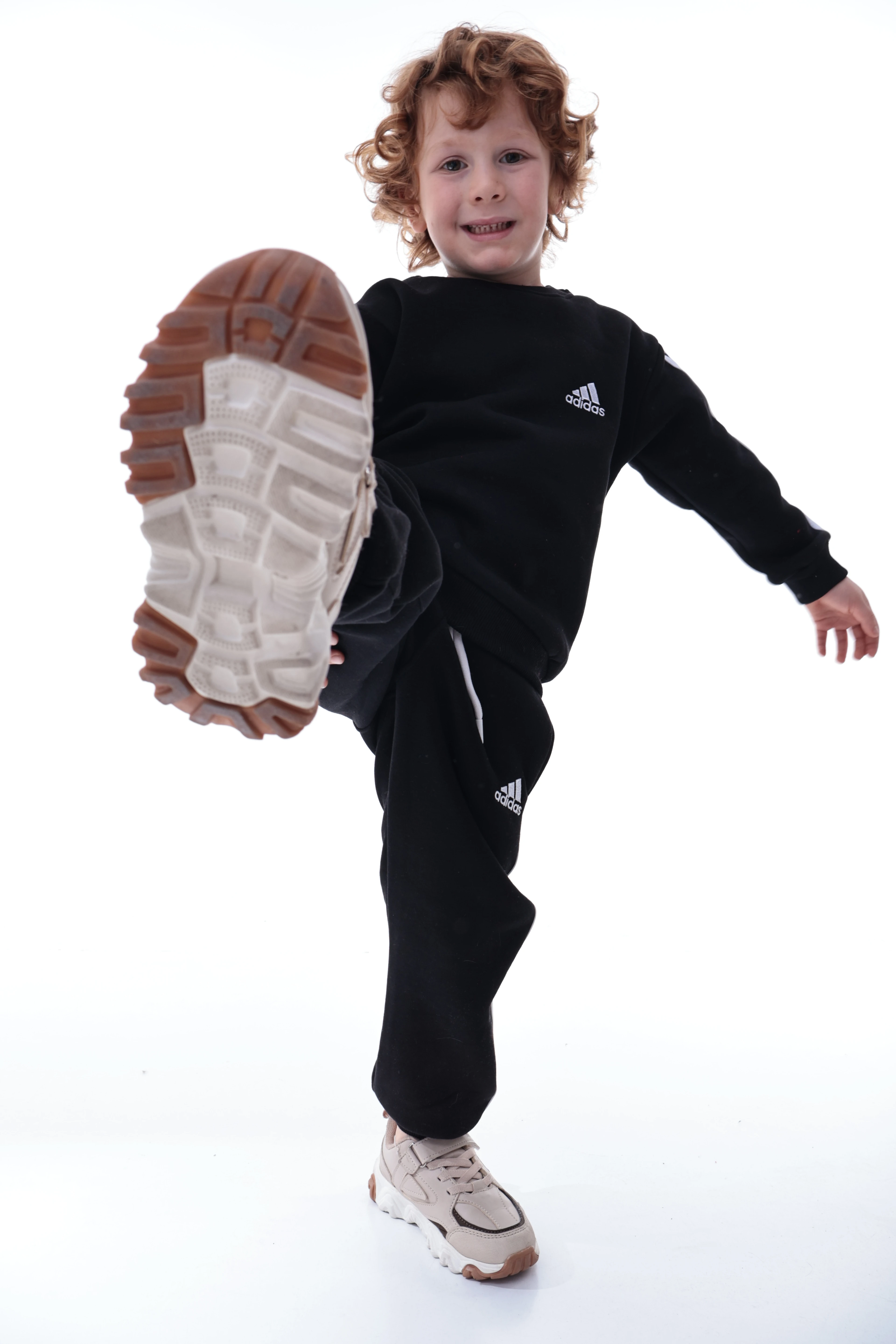 Erkek Çocuk Şeritli Polar Eşofman Takımı – Rahat ve Yumuşak Kumaş