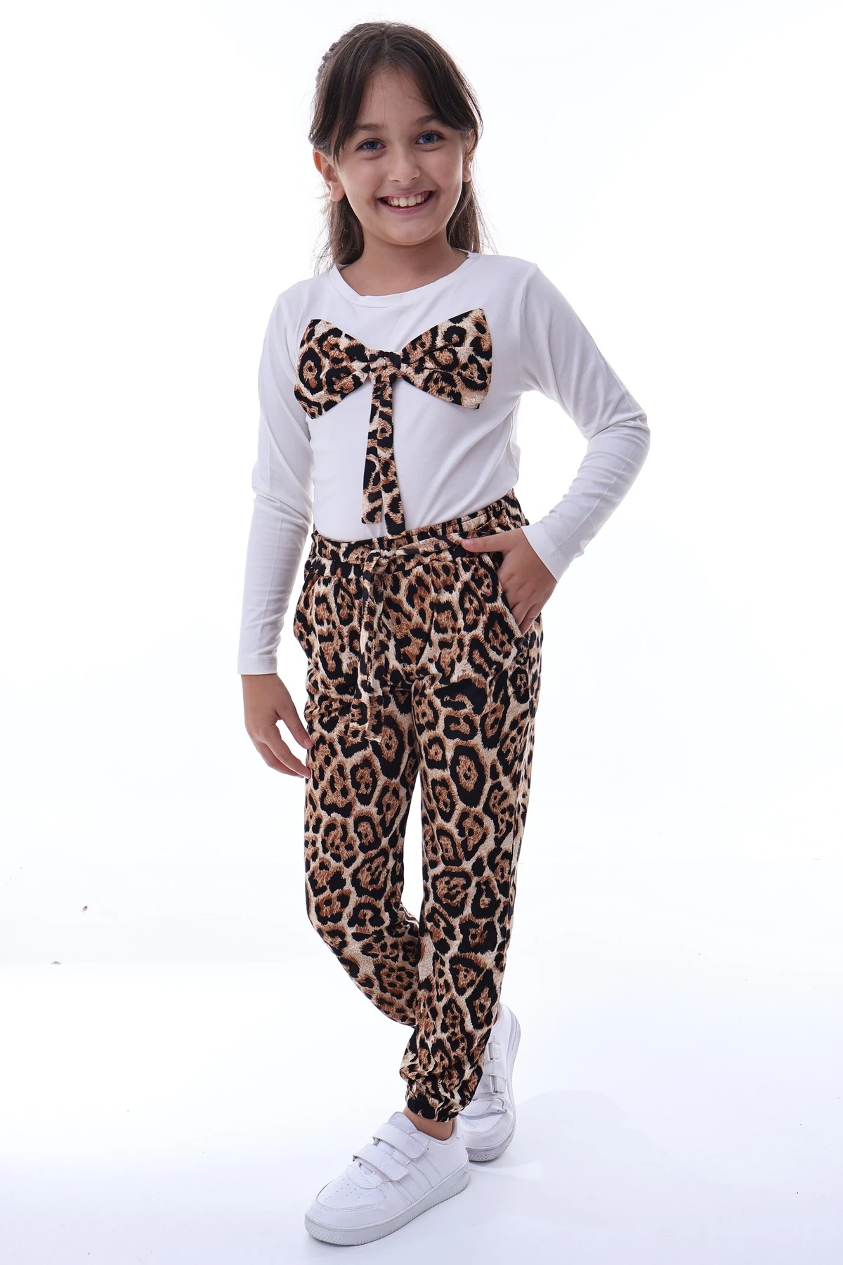 Kız Çocuk Leopar Desenli Fiyonk Detaylı Takım – %100 Pamuk Şık Ve Rahatlık