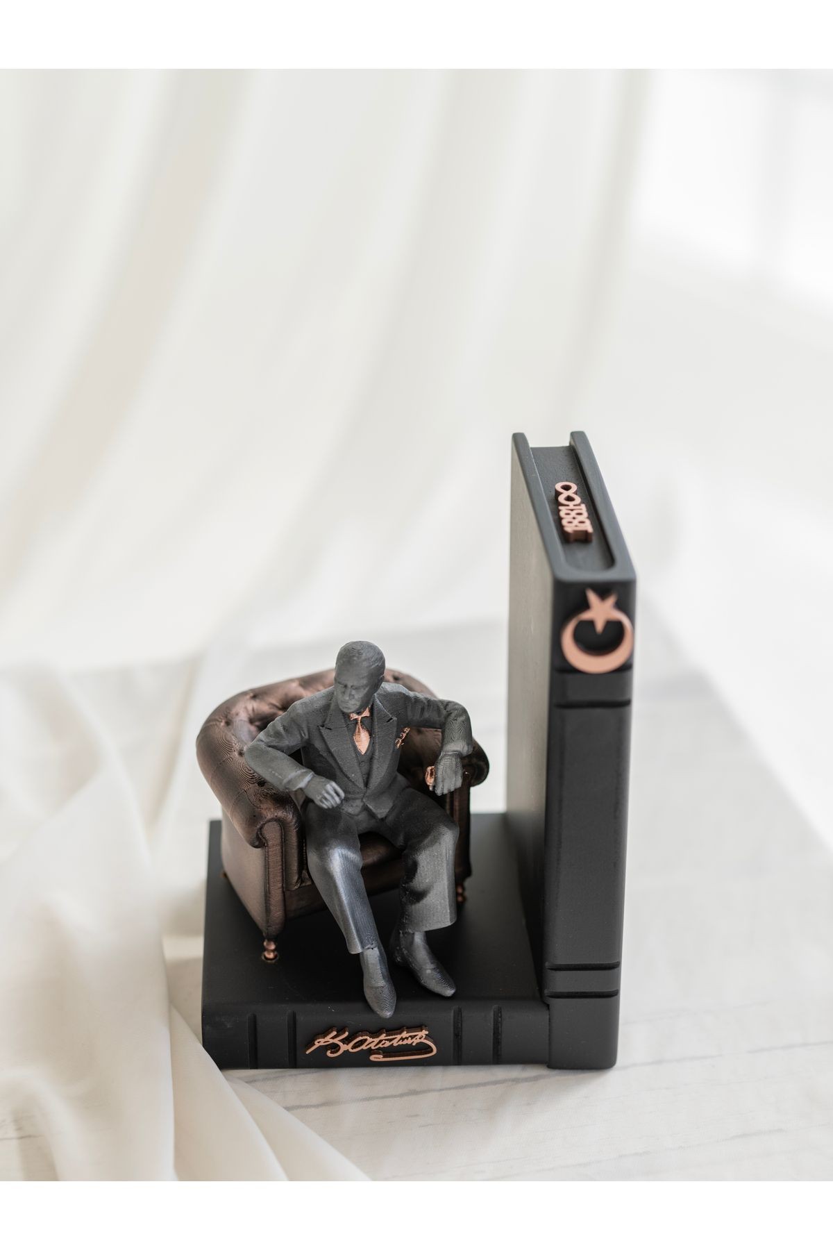 BAŞ ÖĞRETİCİ ATATÜRK KİTAP TUTUCU BİBLO