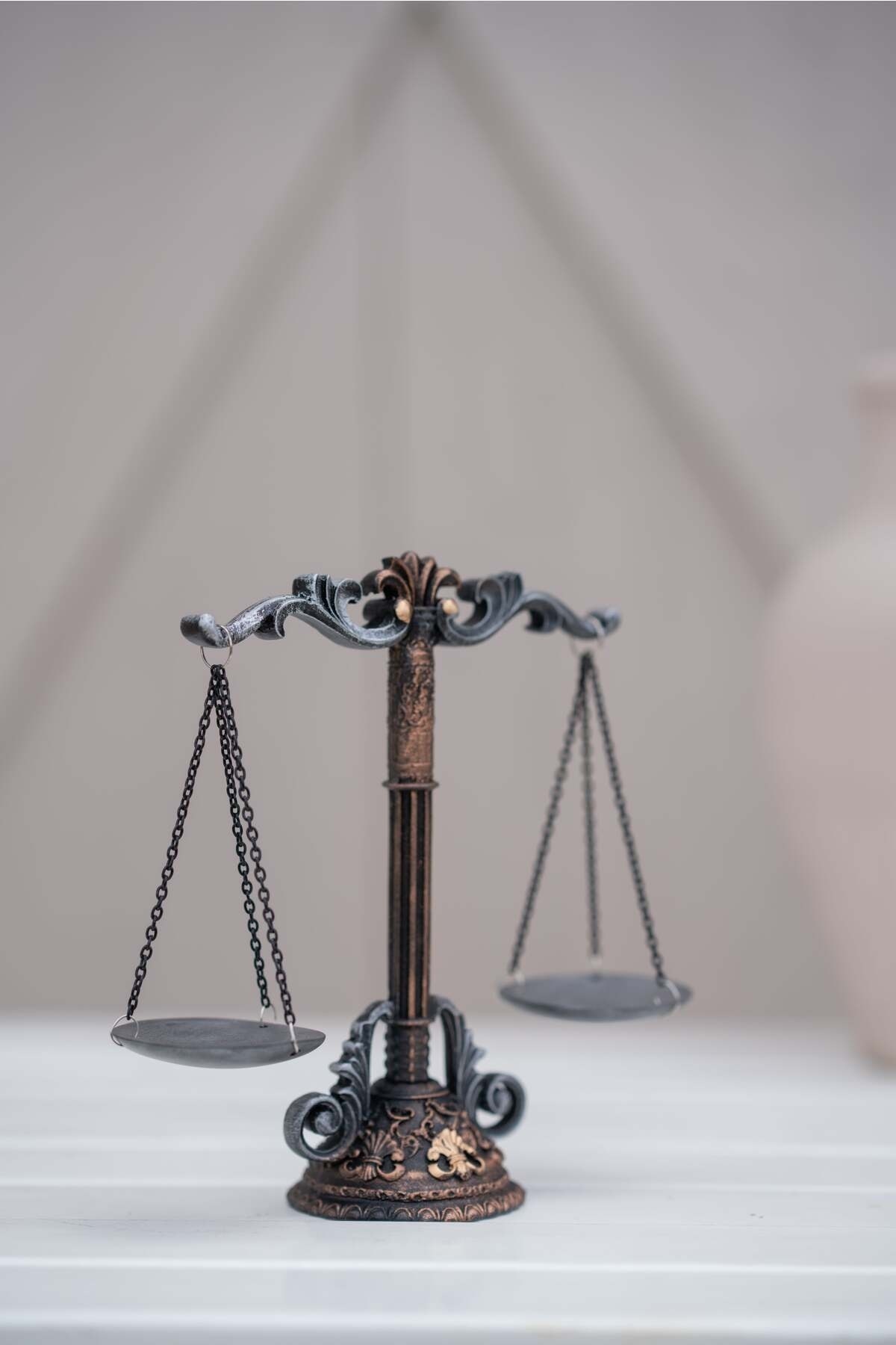 Adalet Terazisi Dekoratif masa üstü bilo yuvarlak tabanlı