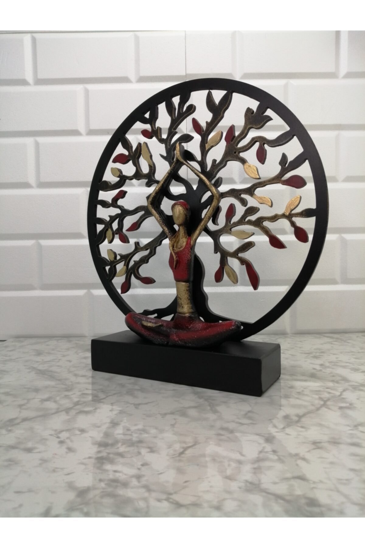 Yoga Yapan Kadın Büyük Kırmızı Hayat Ağacı