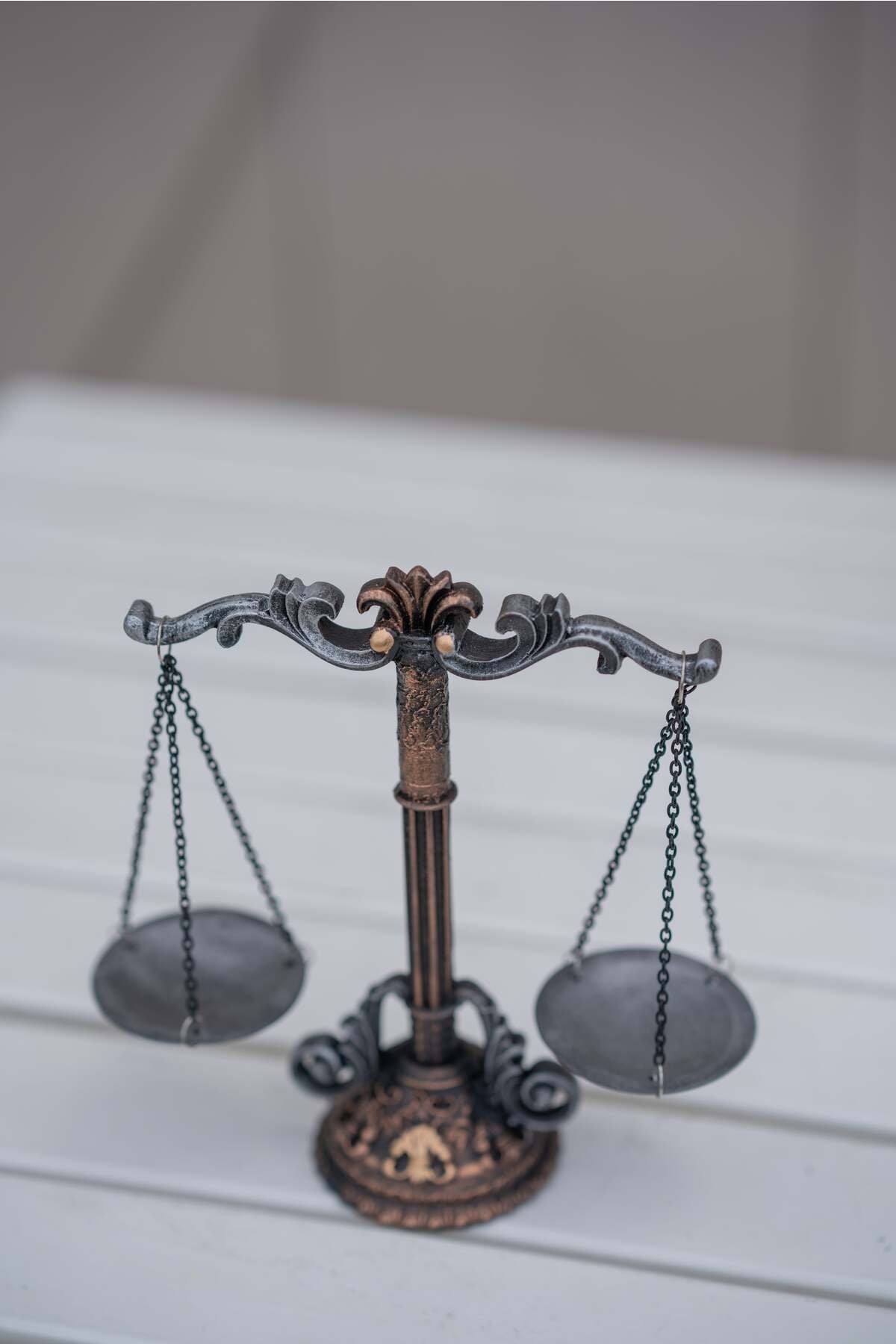 Adalet Terazisi Dekoratif masa üstü bilo yuvarlak tabanlı