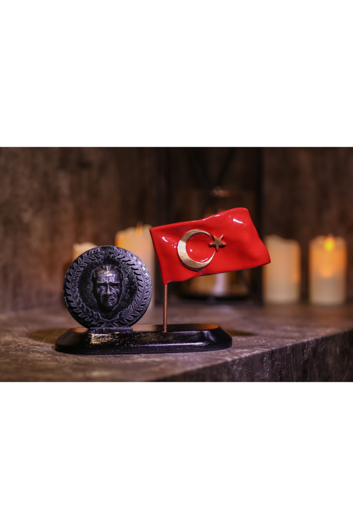 Çelenk Içinde Atatürk Temalı Masa Üstü Biblo